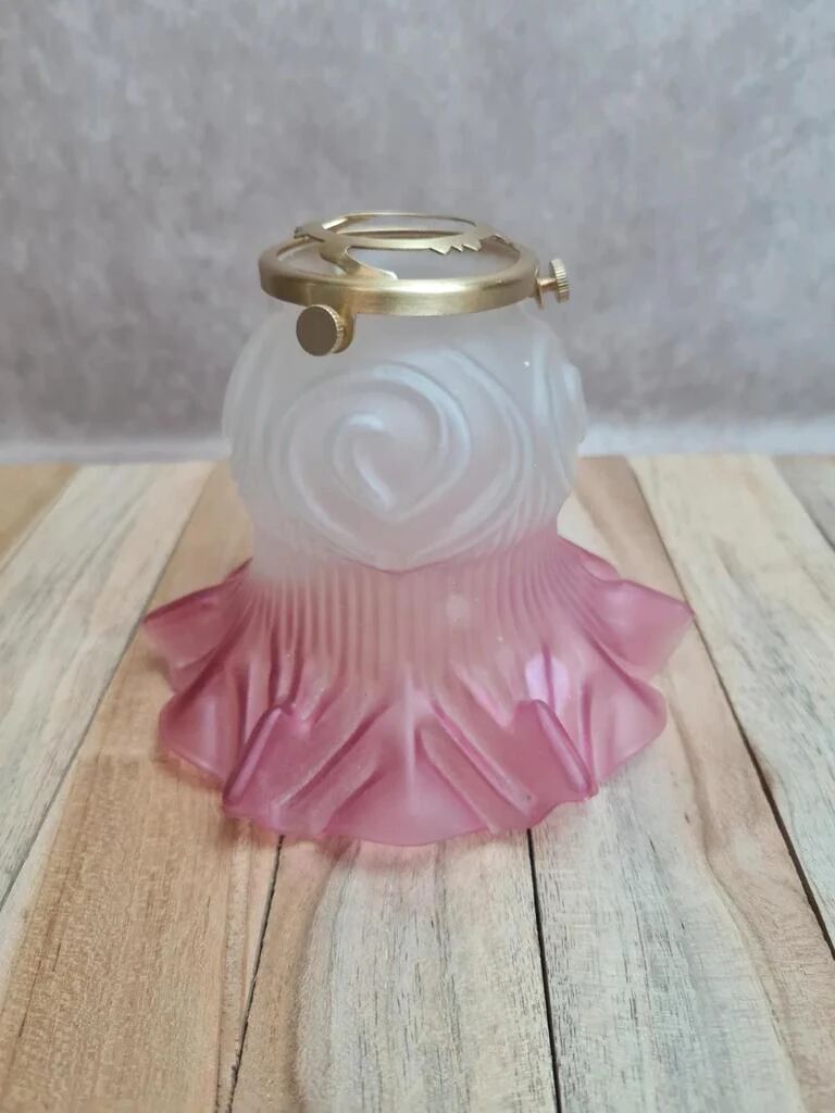 Abat-jour ancien en verre dépoli rose