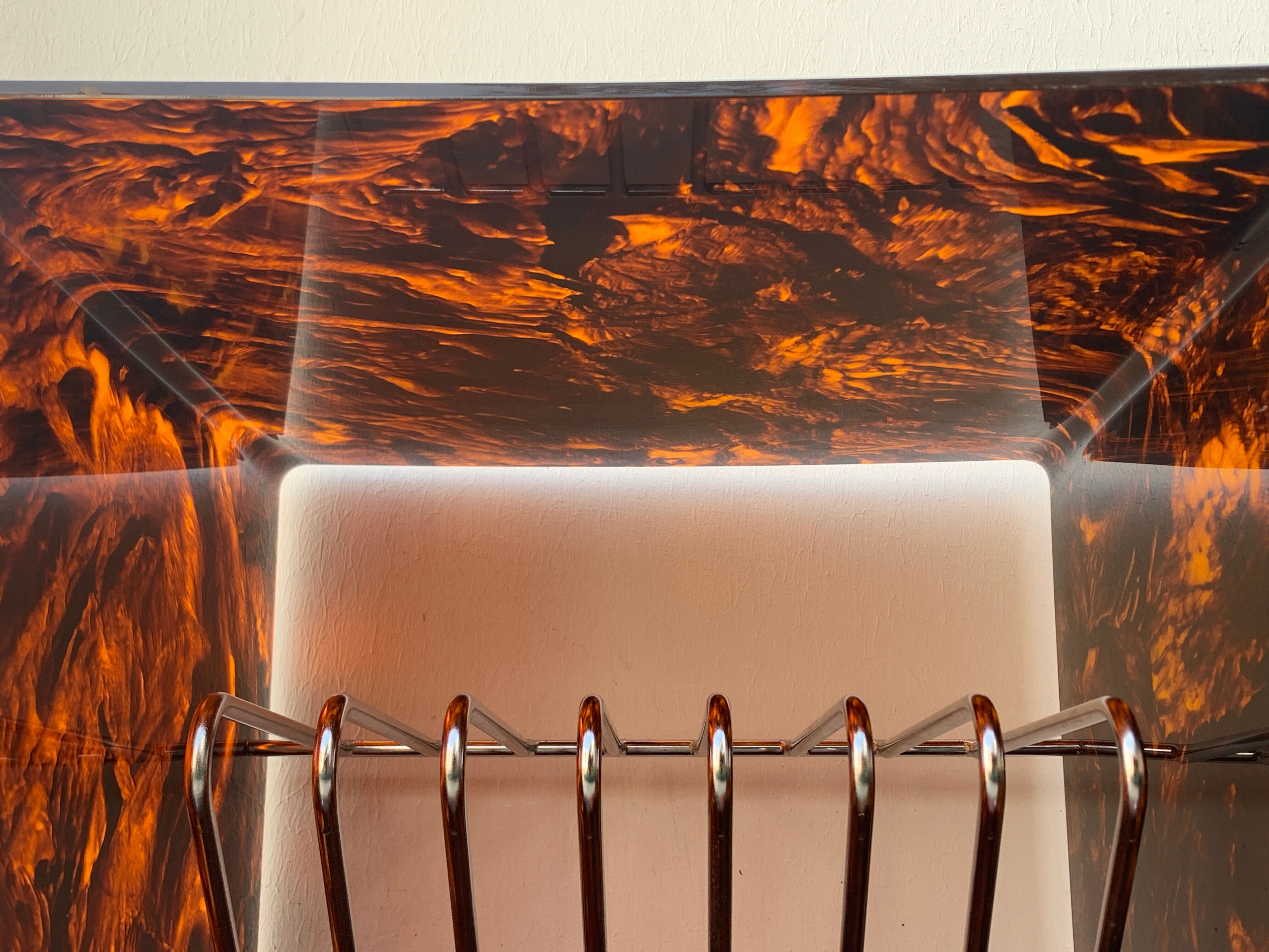 Range records or vinyl range in plexi, turtle scales effect, on wheels, 1970