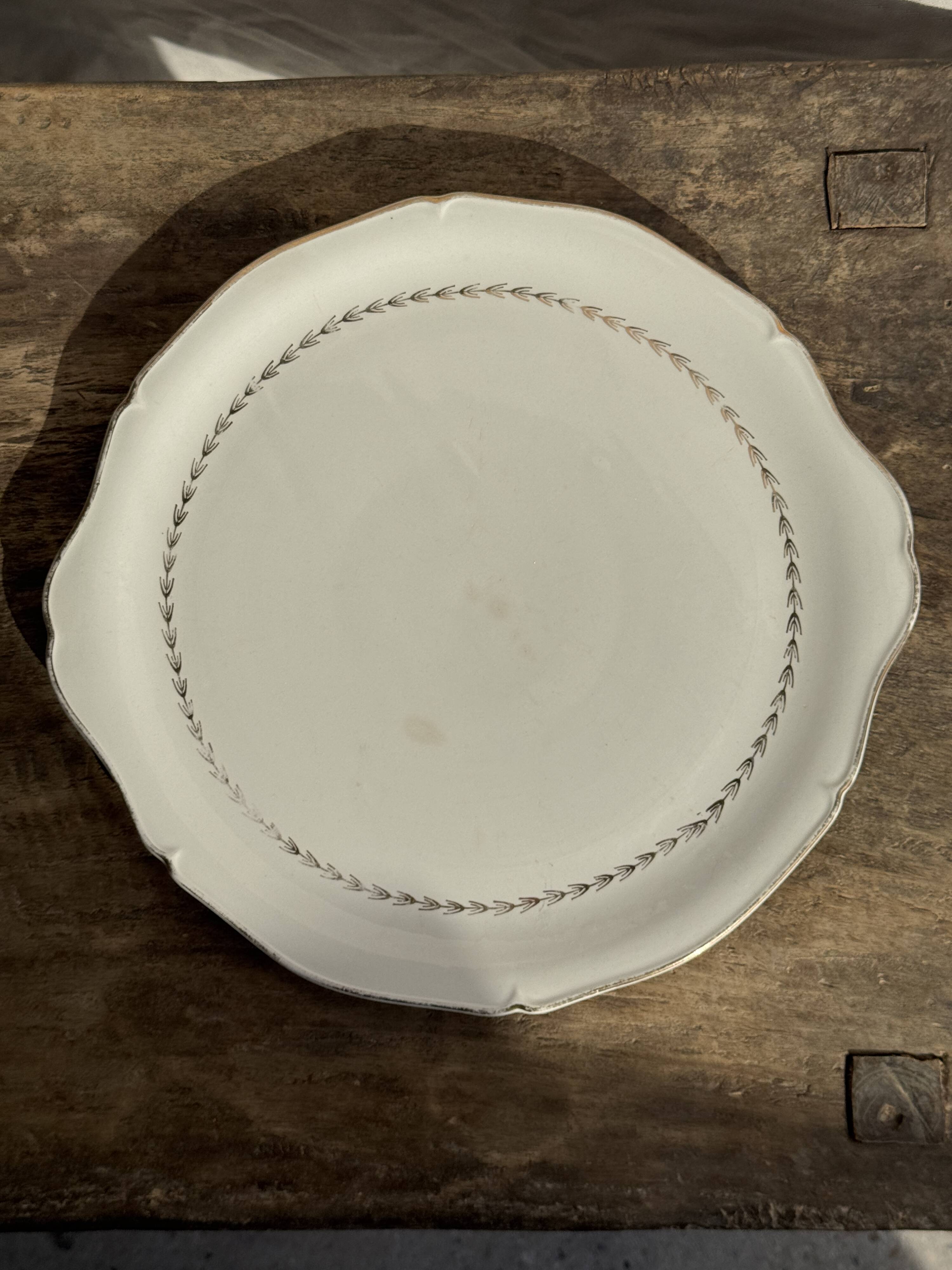 Large earthenware tart dish from Gien Quimper with a golden rim D35
