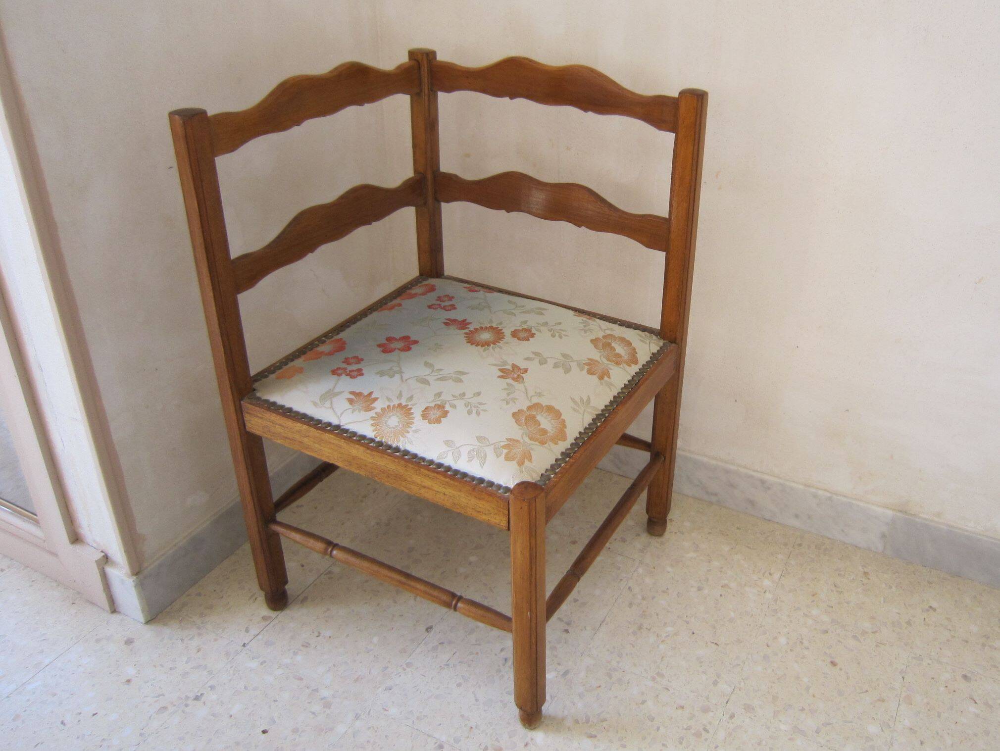 WOODEN CORNER CHAIR "FIREPLACE CORNER"