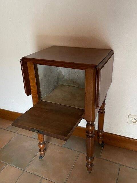 Table de chevet anienne