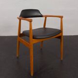 Chaise en teck massif et tissu vinyle noir dans le style d'Erik Kirkegaard, Danemark, années 1950