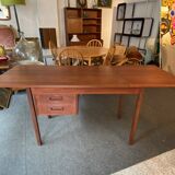 Nielsen Tibergaard desk