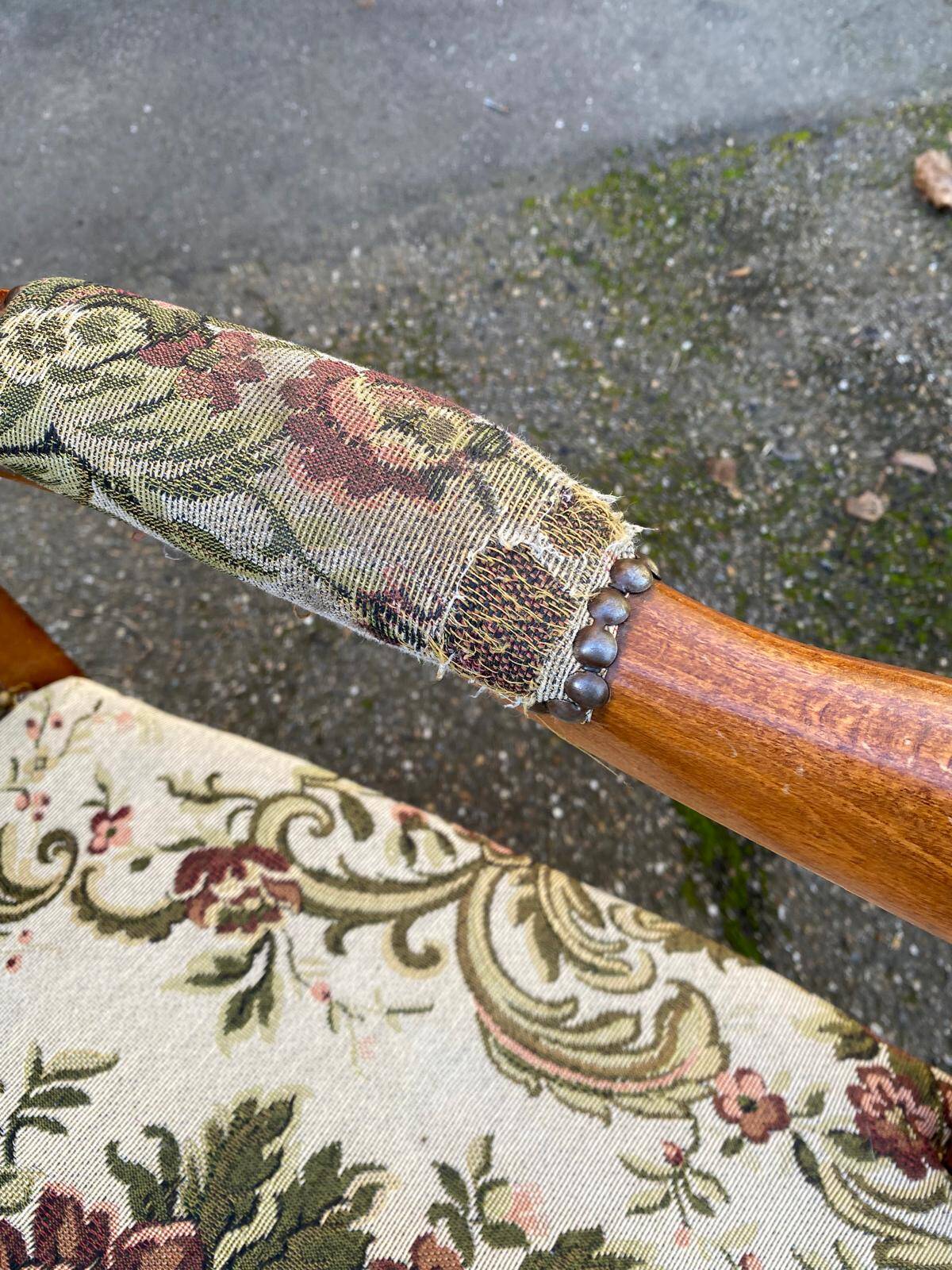 Louis XV Voltaire armchair in solid wood and floral fabric.