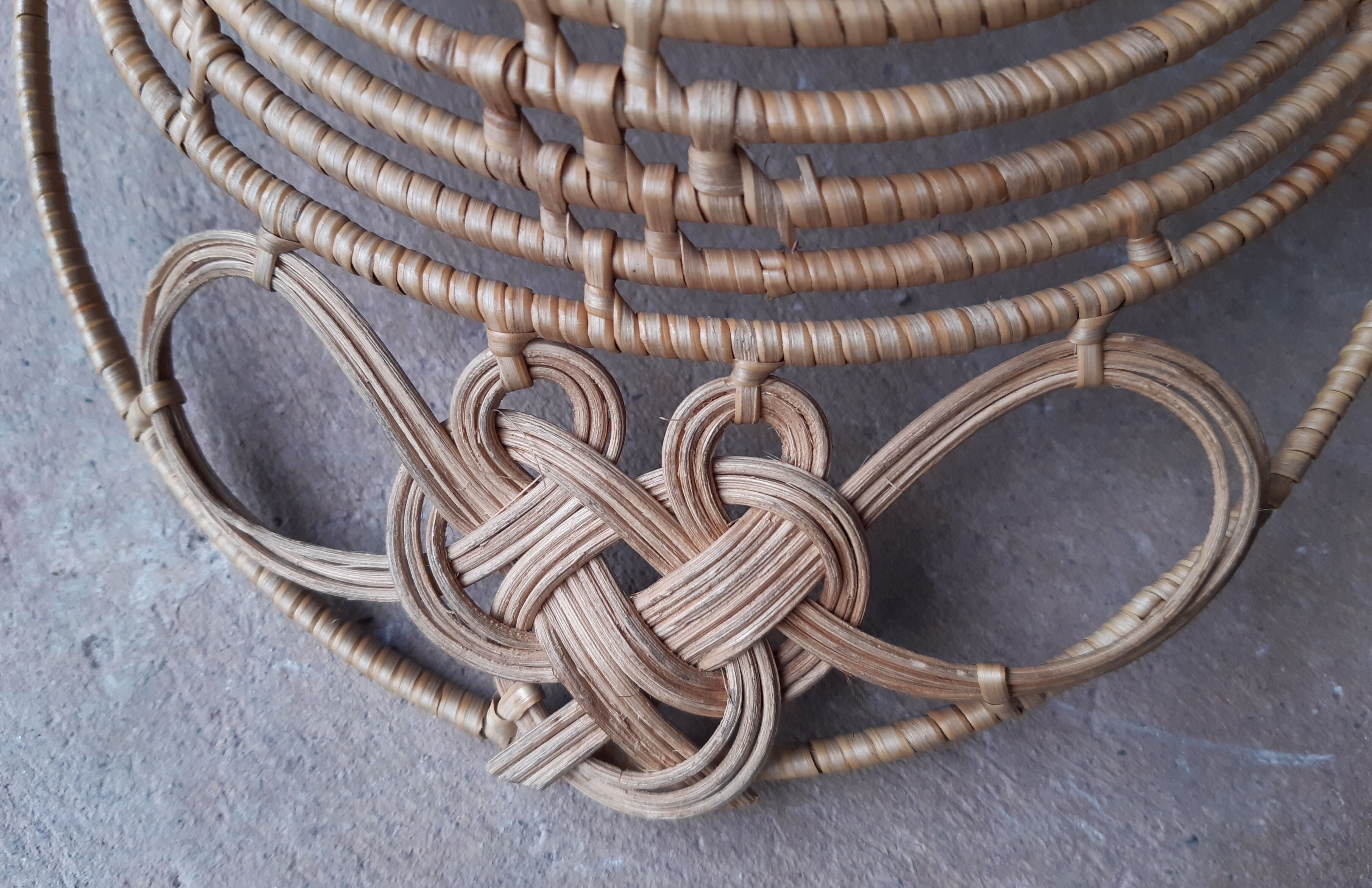 Small table basket braided in rafia and wicker, circa 1930