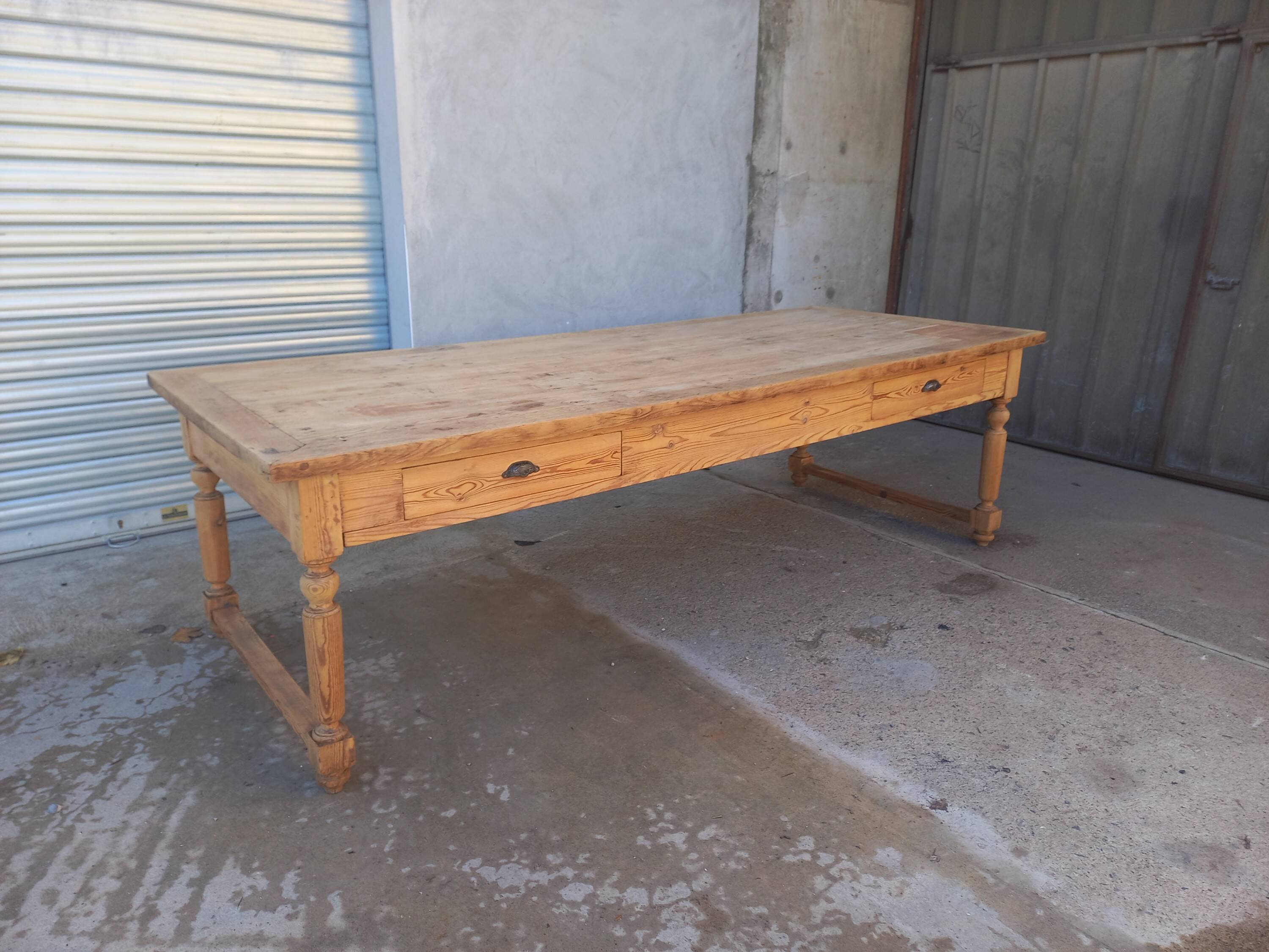 Grande table de communauté en chêne et sapin