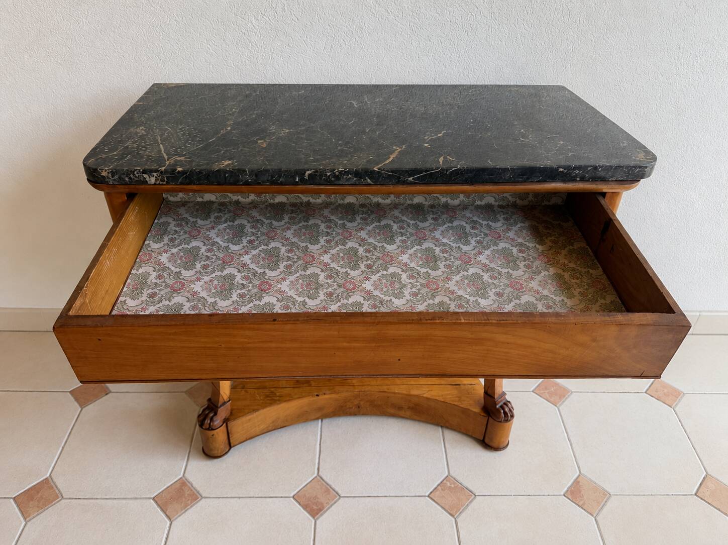 French console from the 19th century in cherry wood and black marble, with claw feet.