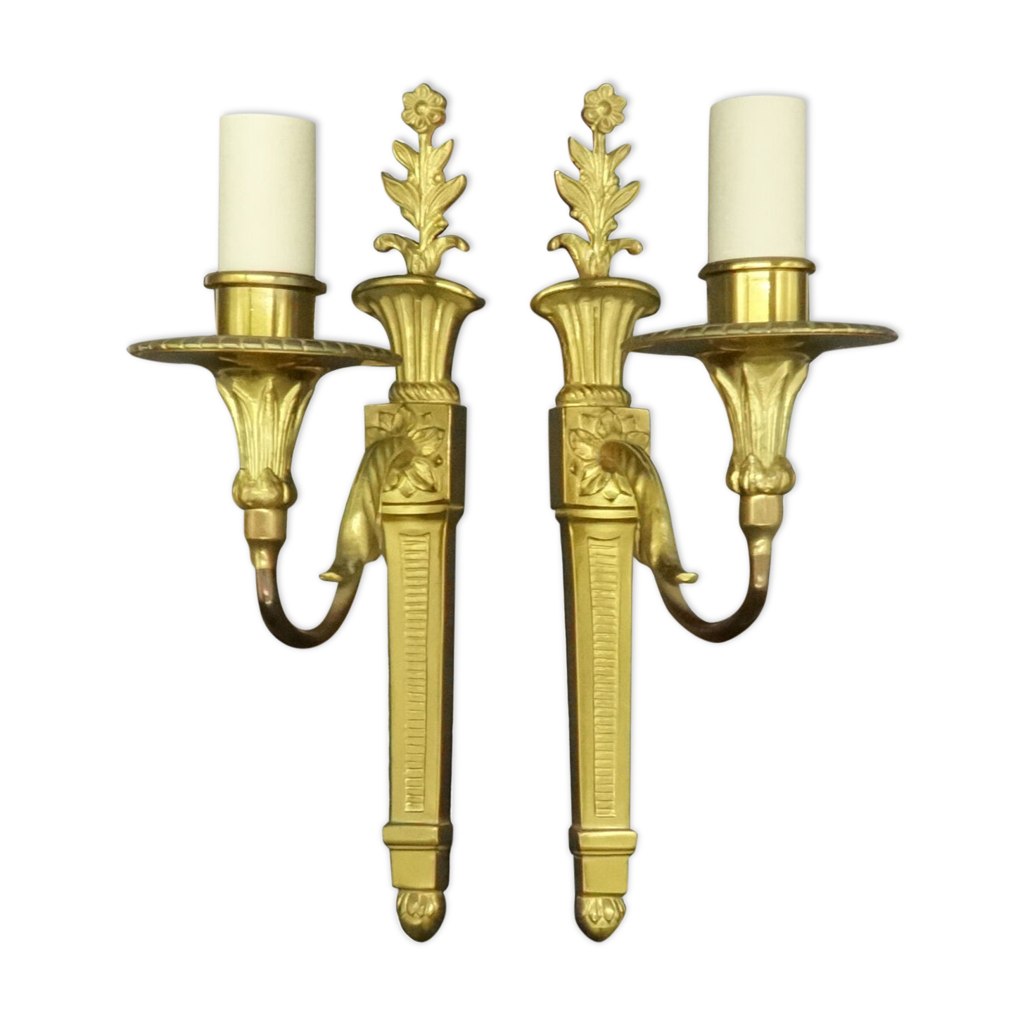 Pair of wall lamps with Louis XVI style flowers