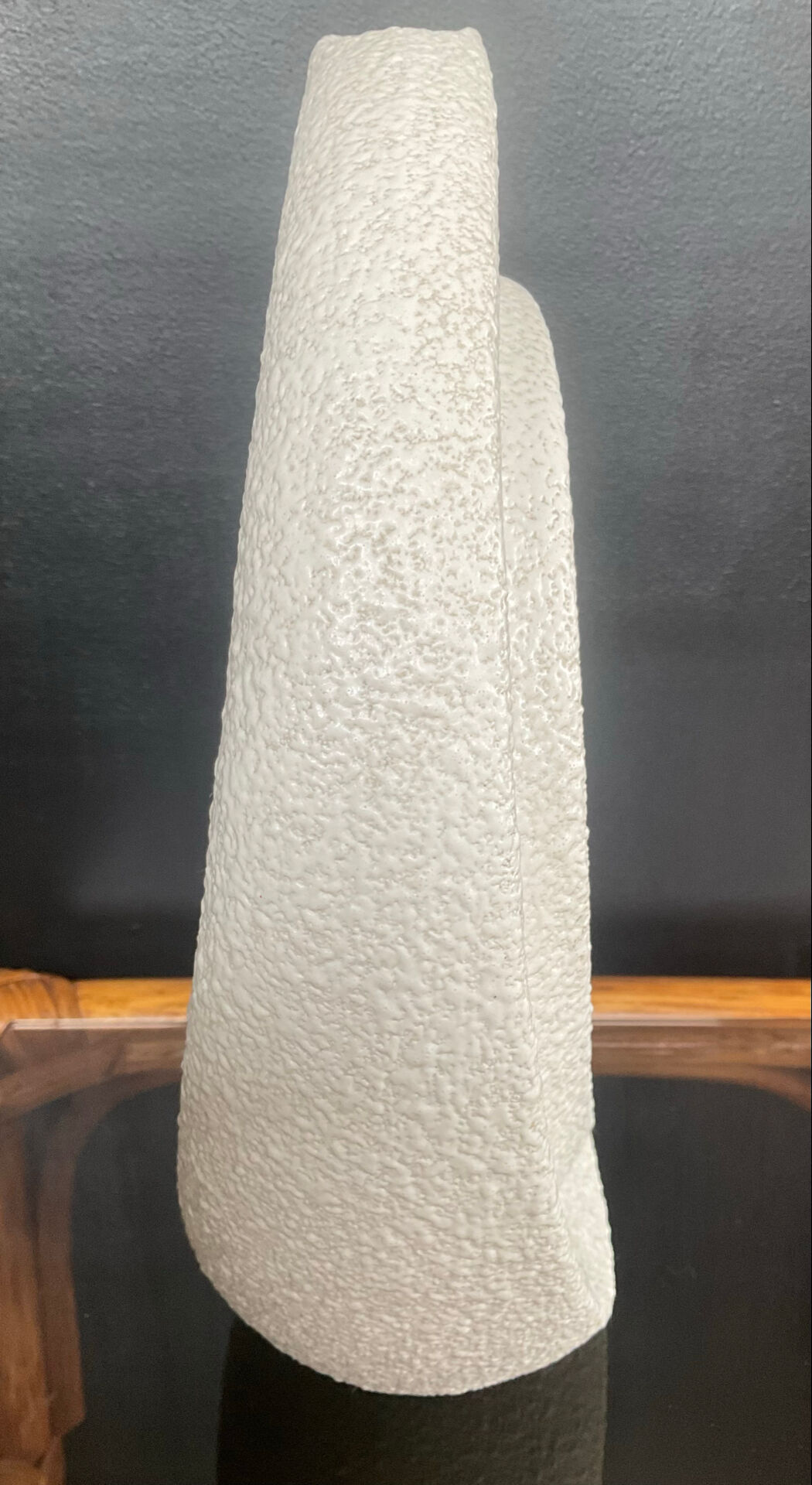 Sculptural vase by Roberto Rigon from the 1970s, signed.