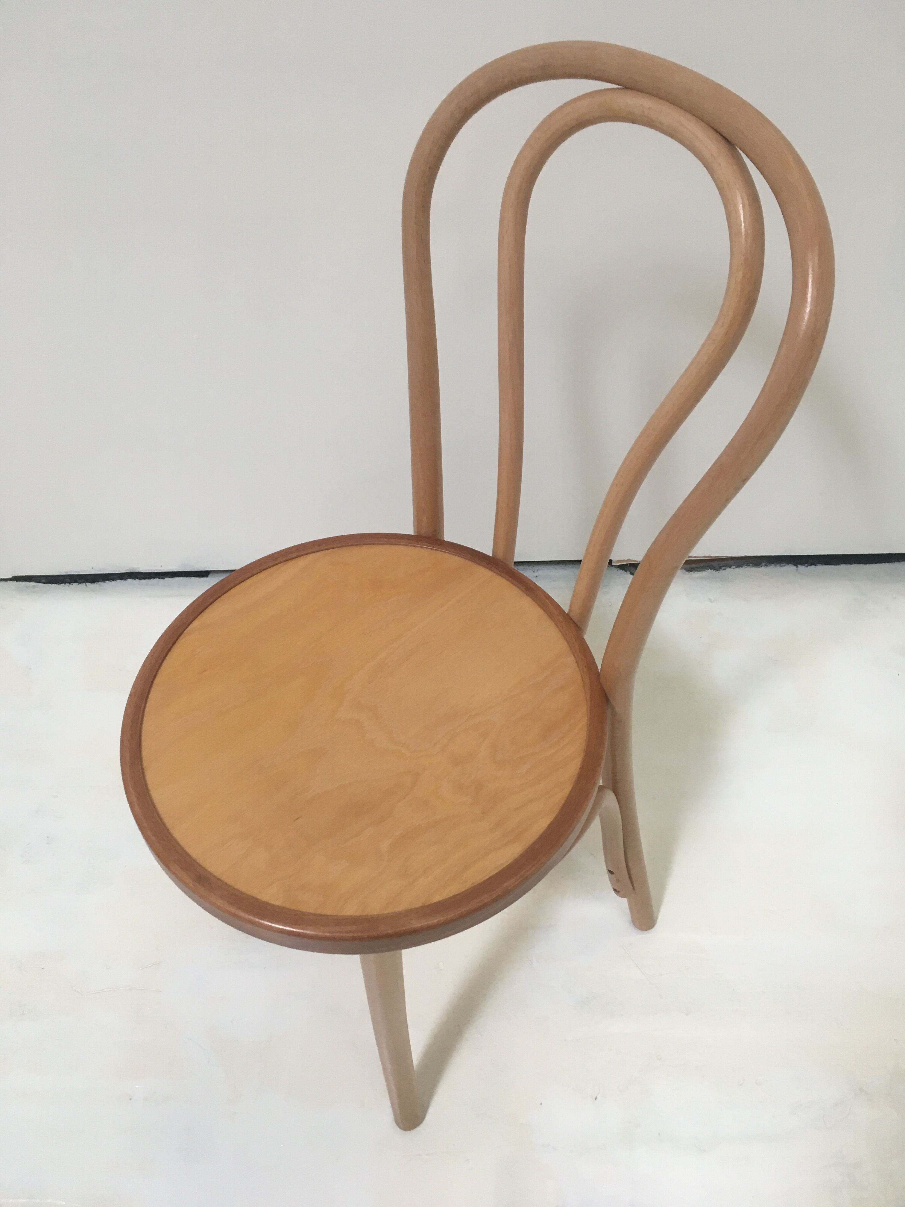 Lot of 6 curved wooden chairs type bistro