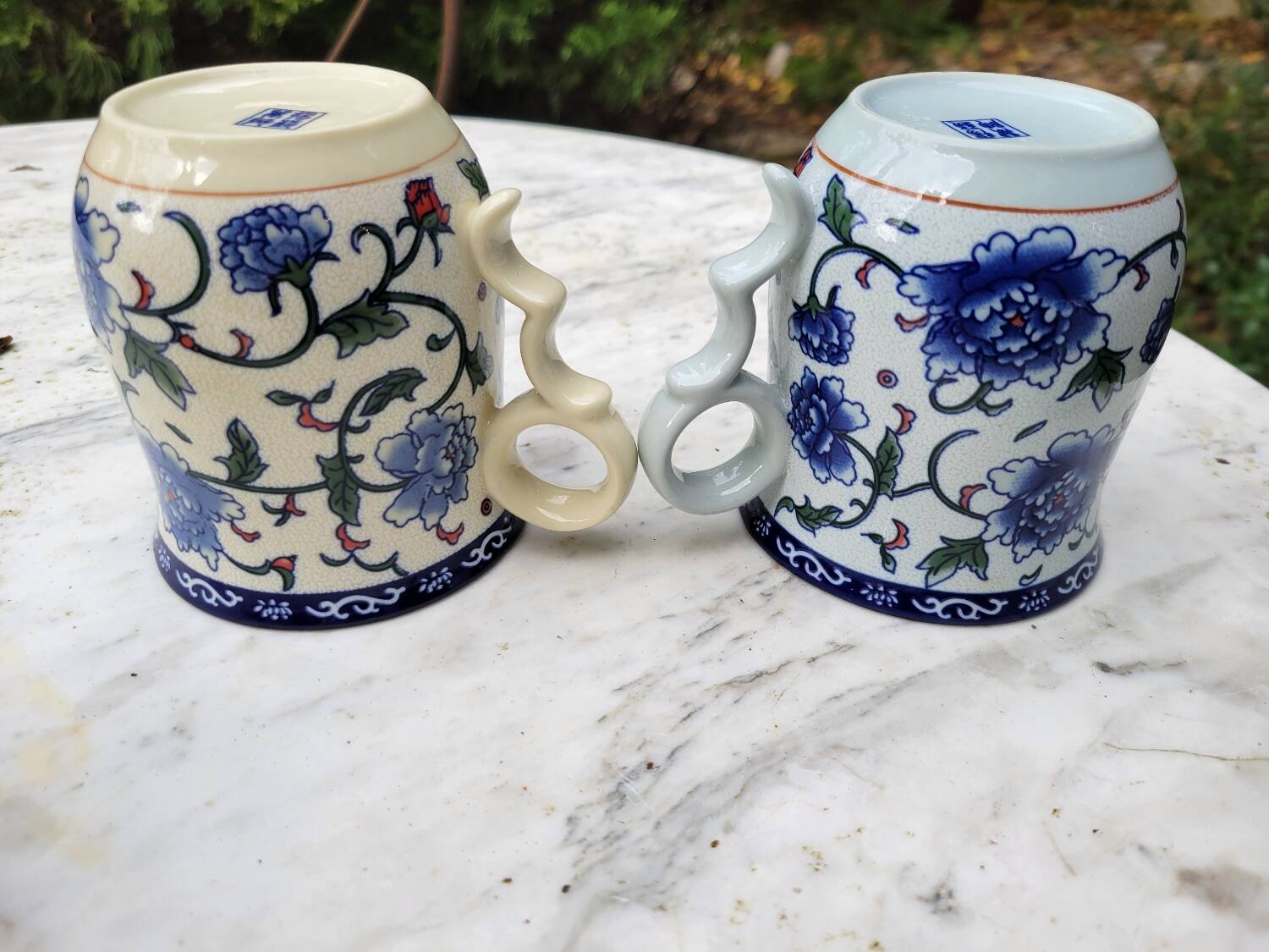 Paire de tasse à thé, couvercle et infuseur