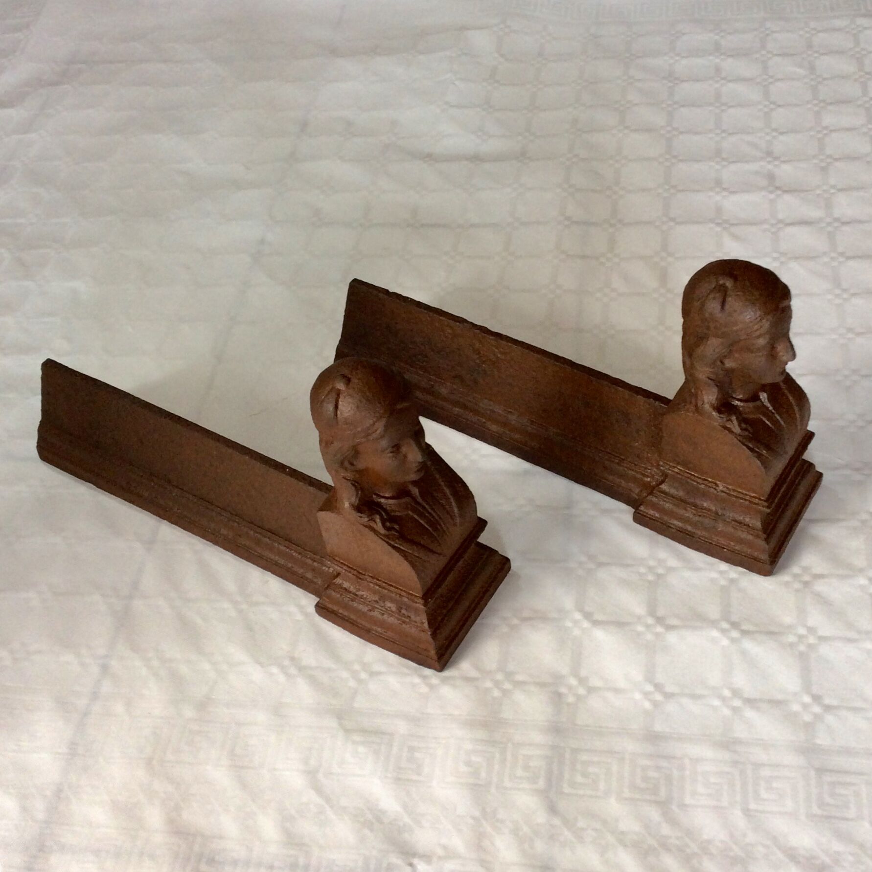 Old pair of cast-of-the-wool channels with portrait woman dimension: height -21cm- length -38cm-