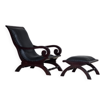 Fauteuil vintage des années 1970 avec repose-pieds, en cuir noir.