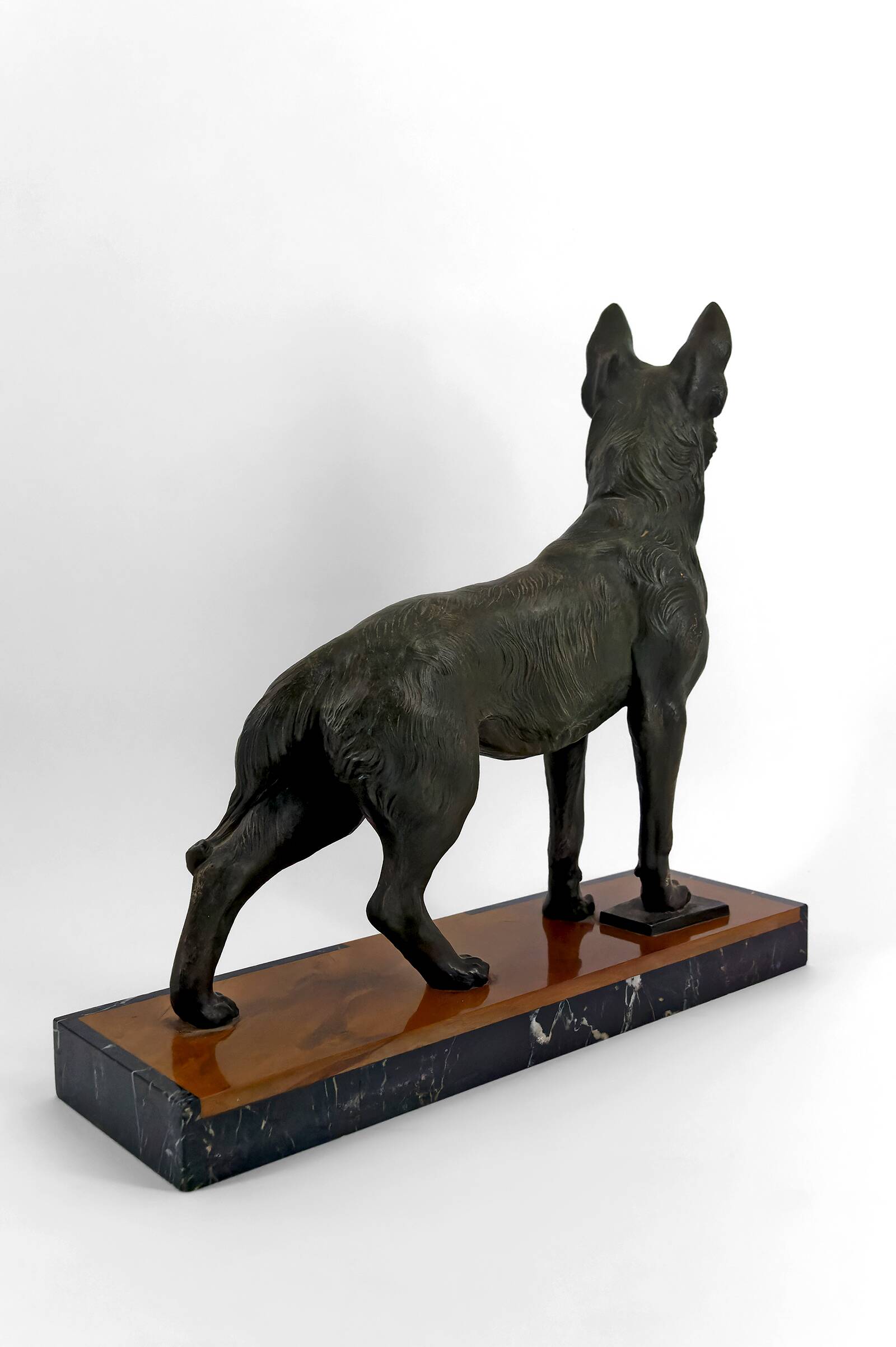 Sculpture representing a German Shepherd, Perrier Challenge Trophy, 1942