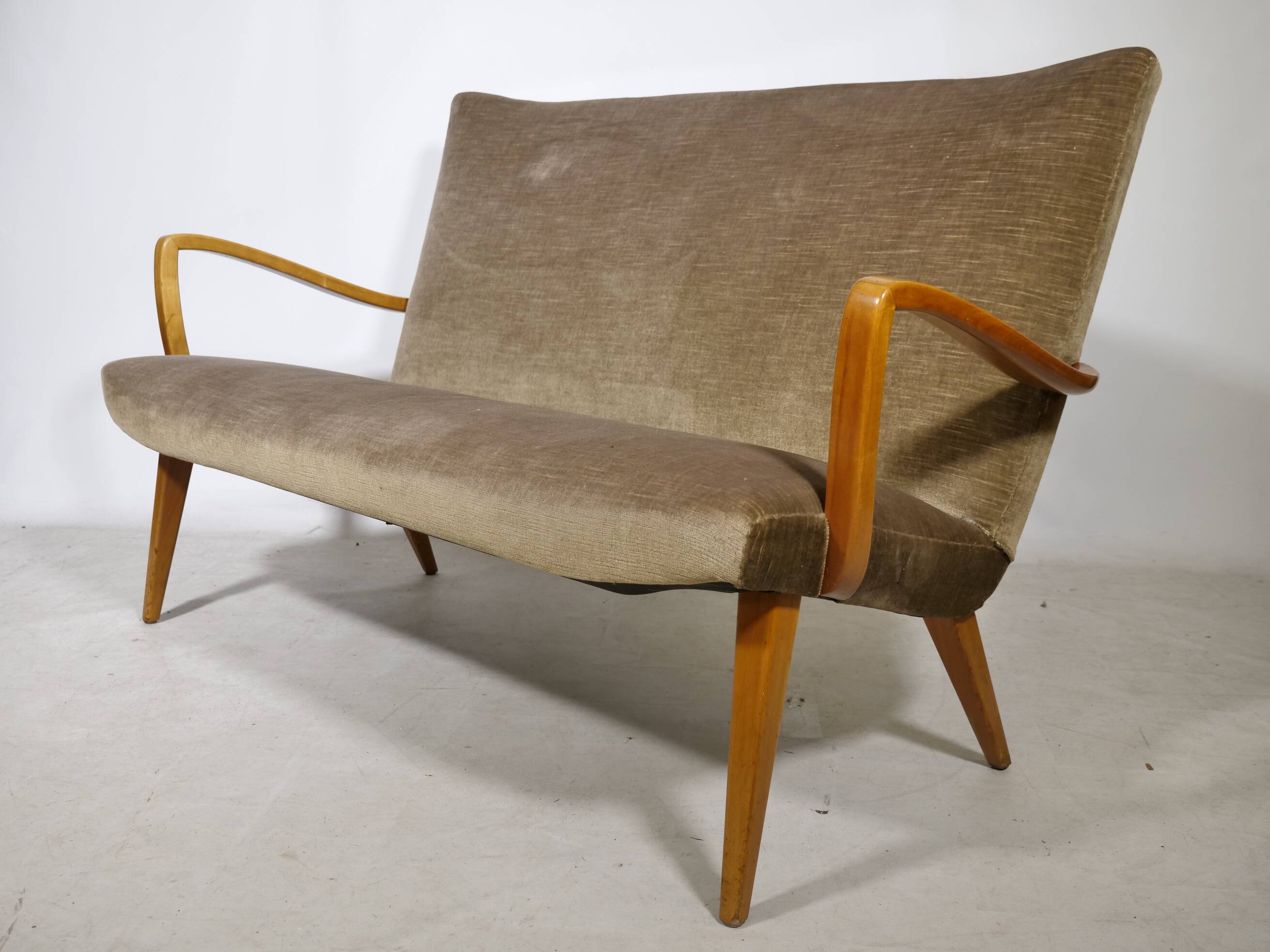 Canapé cocktail à deux places de style mid-century avec revêtement en velours, années 1960