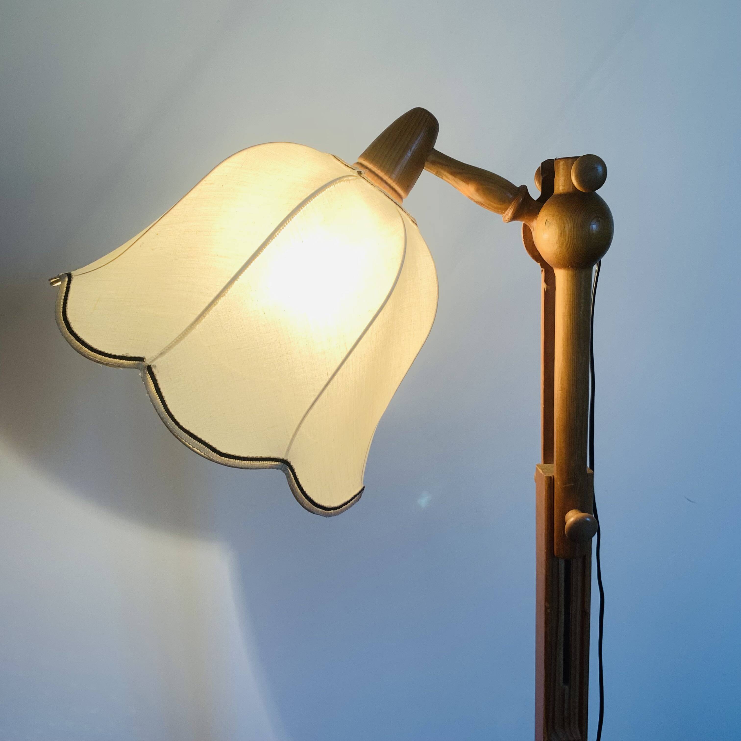 Lampadaire vintage articulé en pin – travail scandinave
