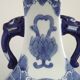 Pied de lampe vintage en porcelaine chinoise à décor d'oiseaux et poignées en lion