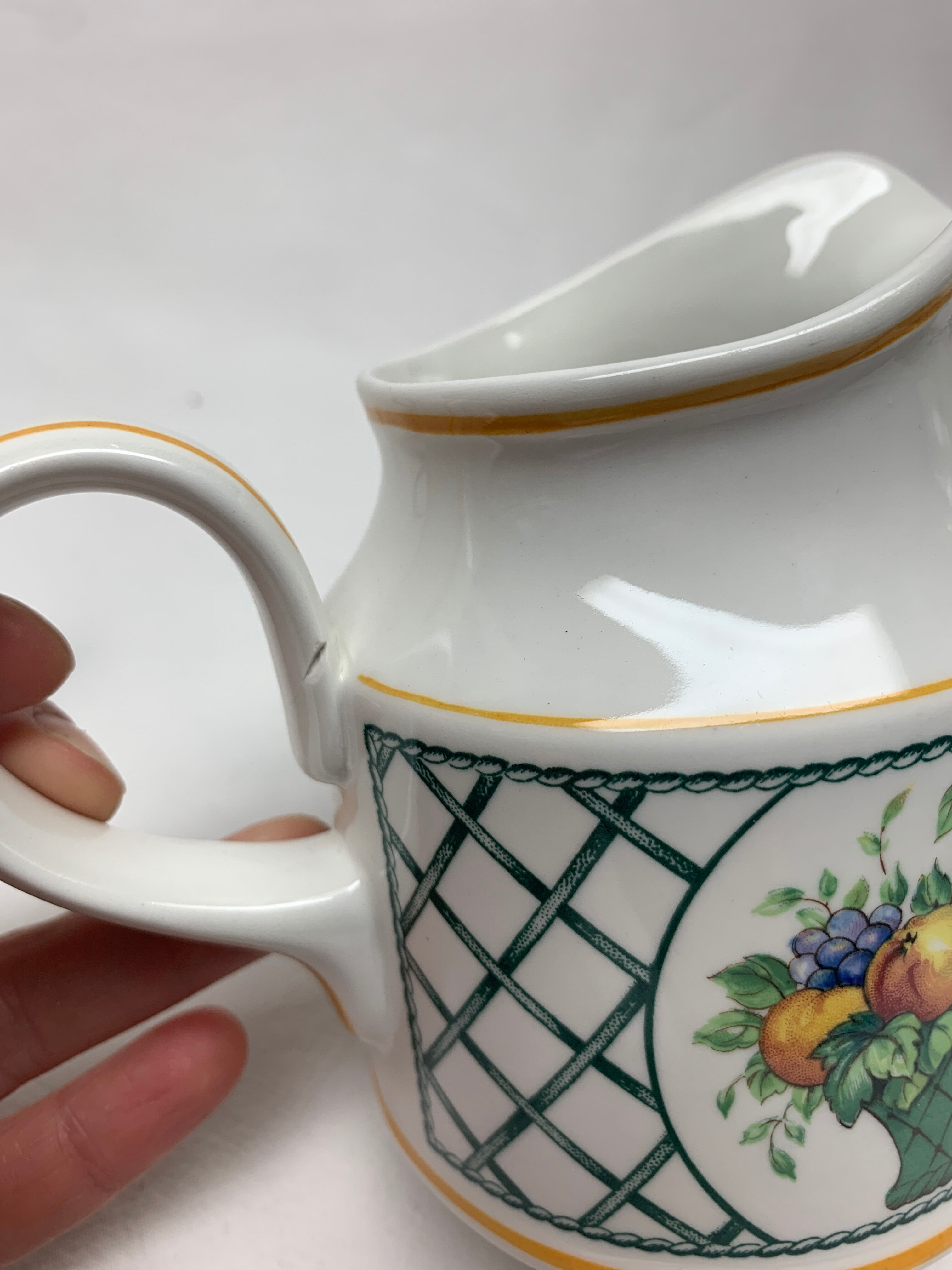 Lot 2 milk jars villeroy & boch basket