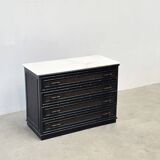 Meuble en rotin noir avec plateau en marbre