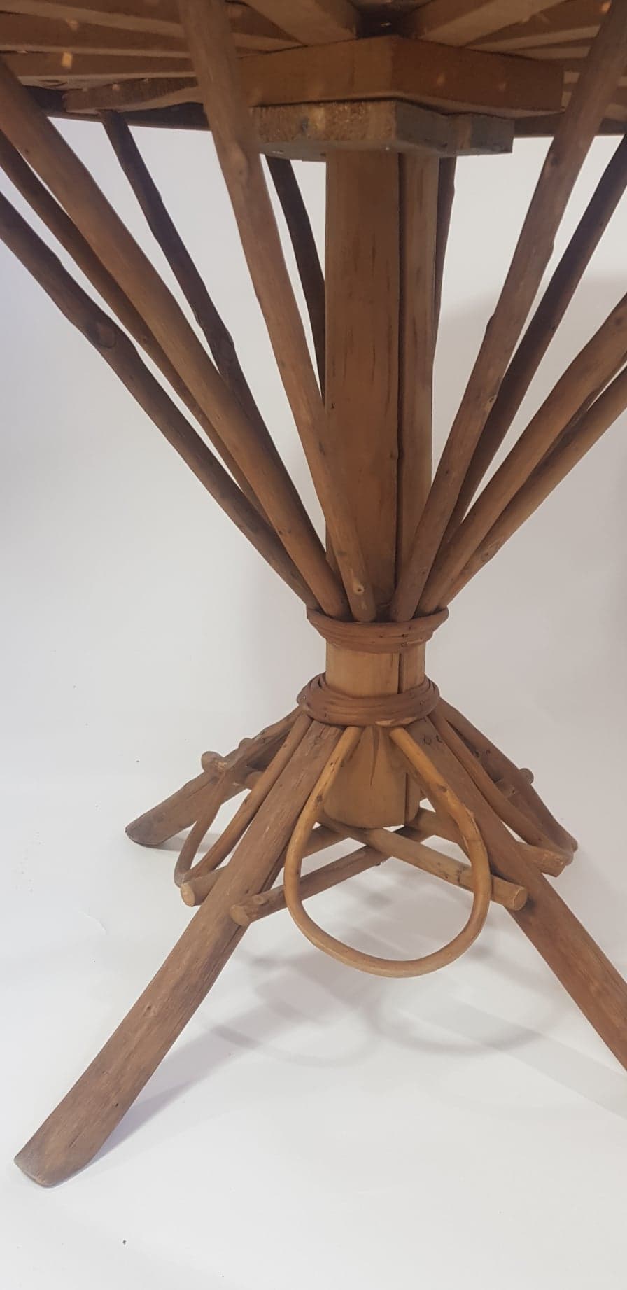Garden table rattan and braided chestnut