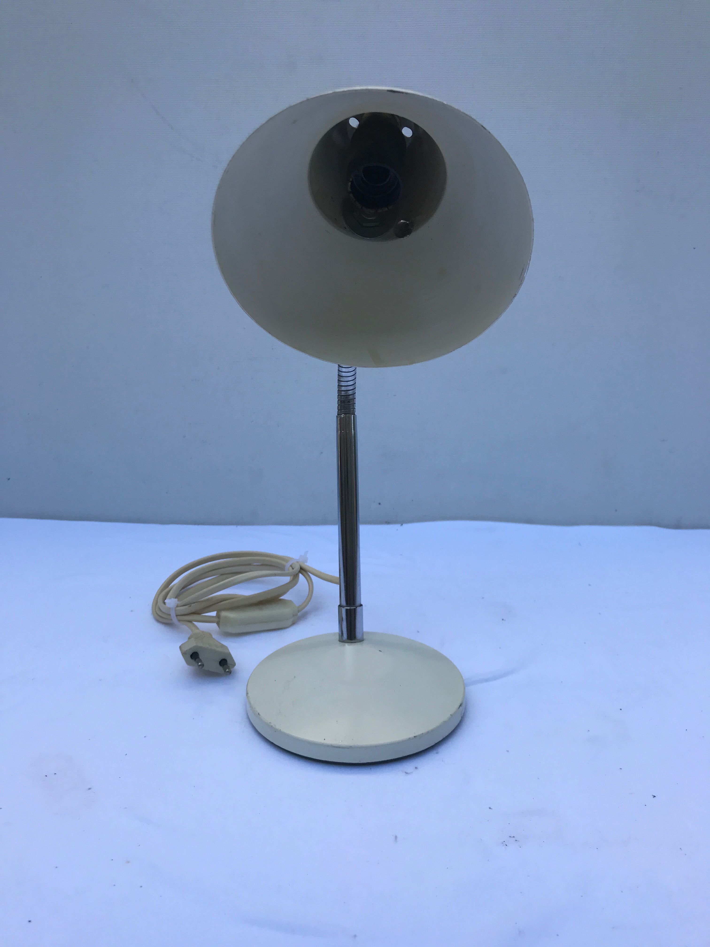 Lampe de table bureau Aluminor métal blanc bras flexible chromé année 70 vintage