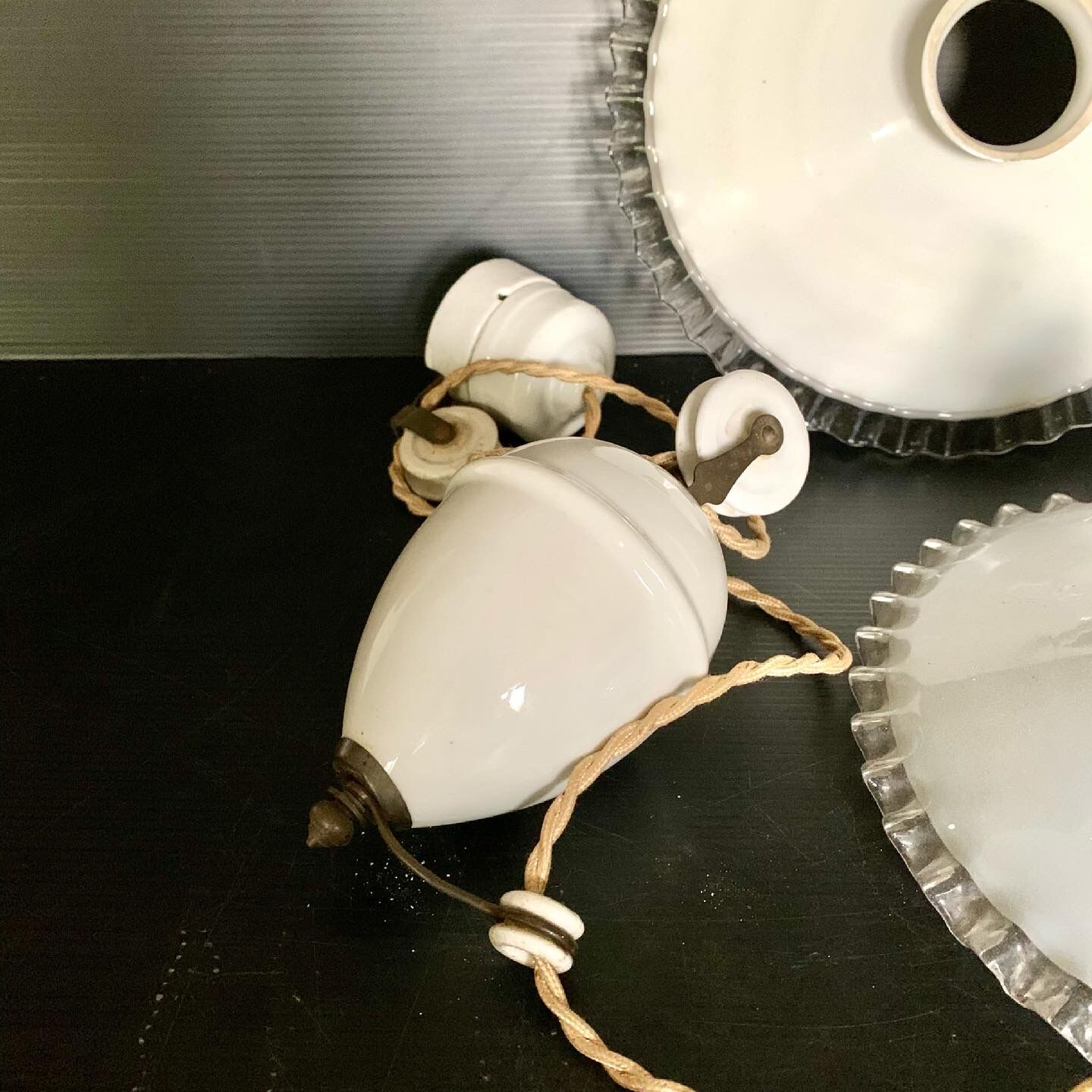 Suspension rises and falls opaline