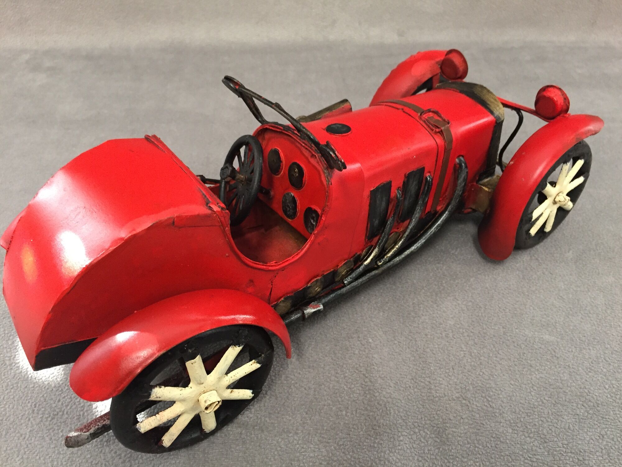 Model reproduction car bugatti 1920 metal tin collection