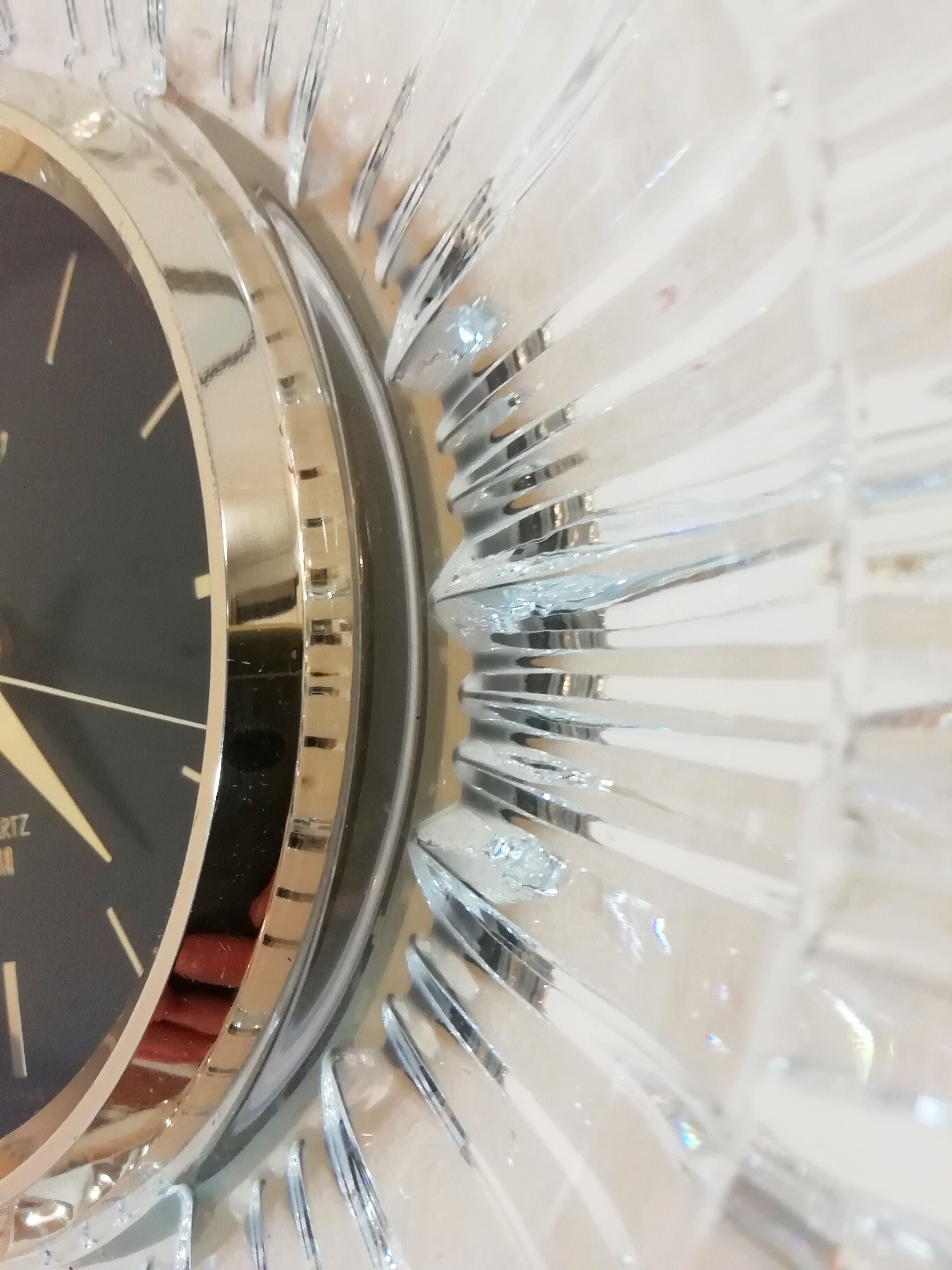Horloge murale de la marque "Hoya"