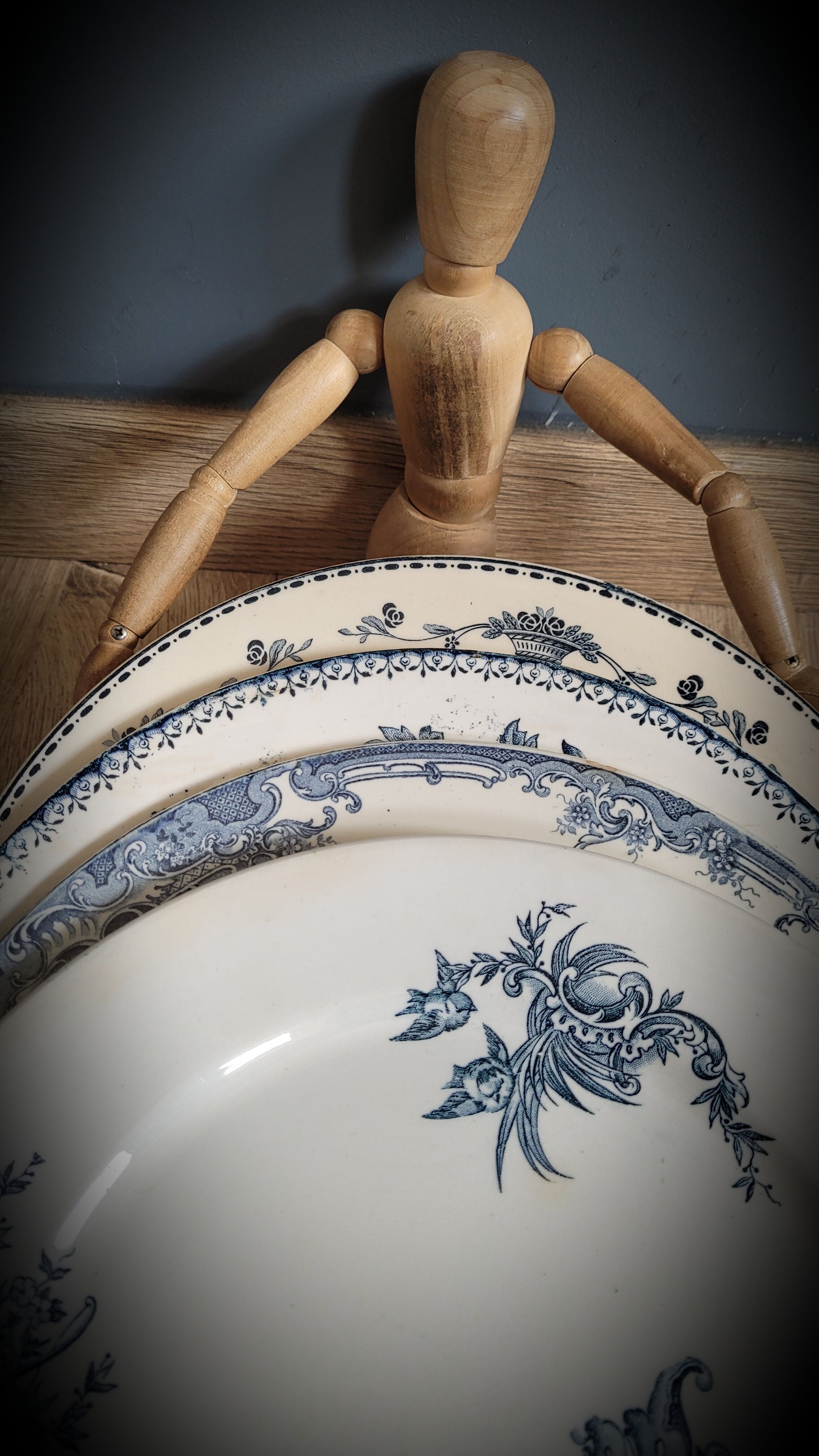 Set 4 blue mismatched plates