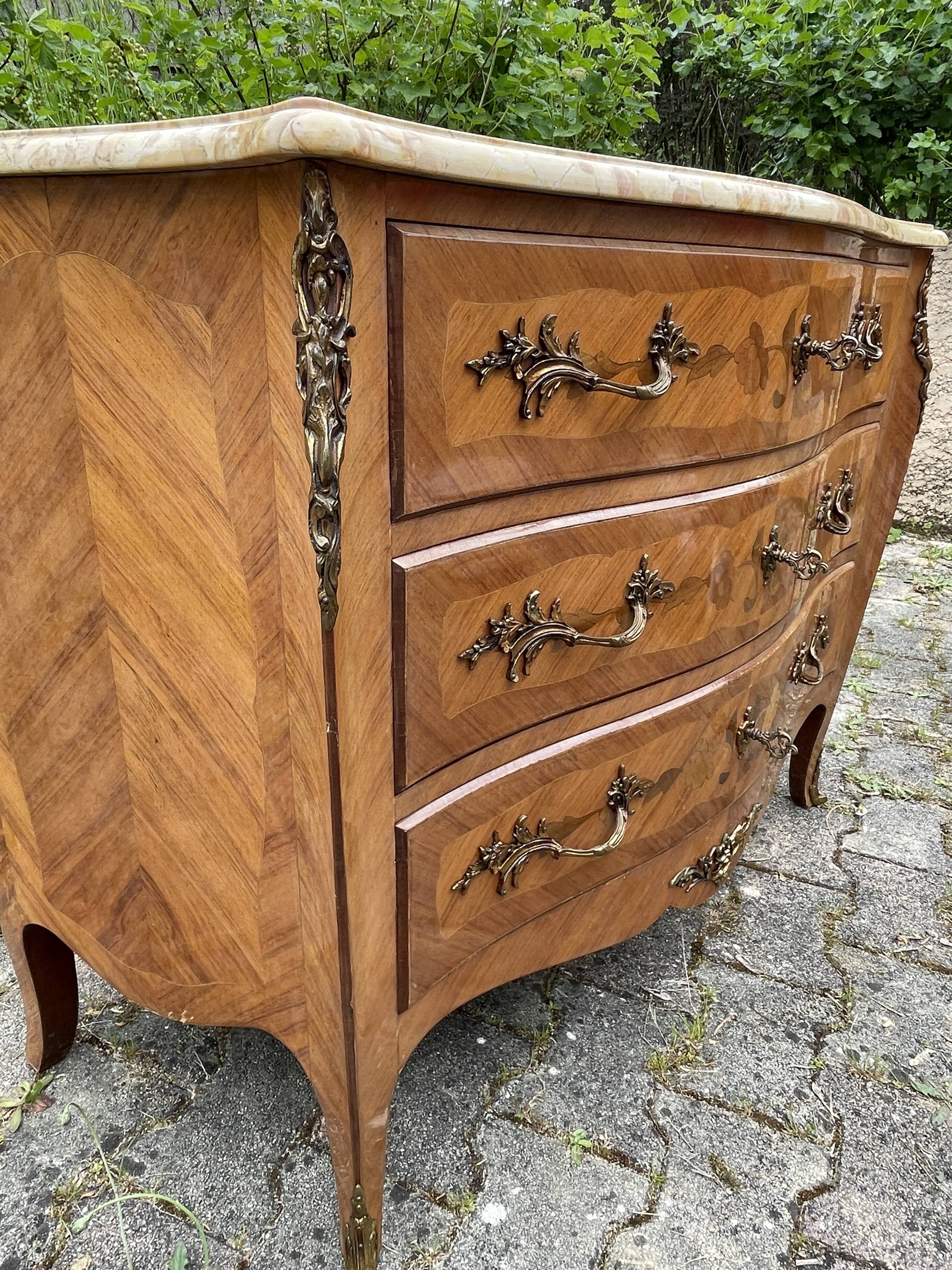 Louis XV style commode in marquetry, 20th century.