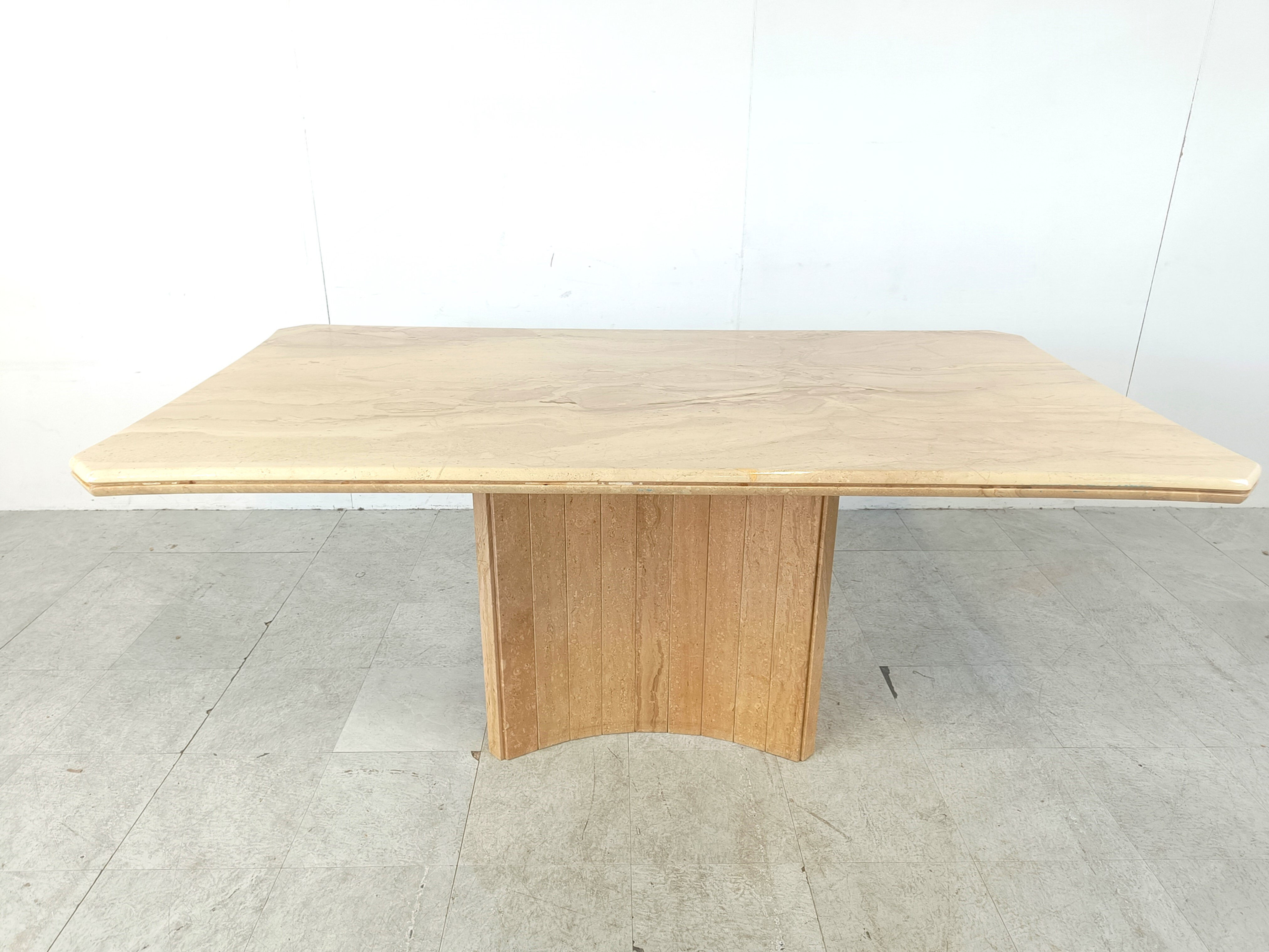 Table à manger en travertin vintage, années 1970
