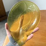 Tables basses en orme formant une goutte