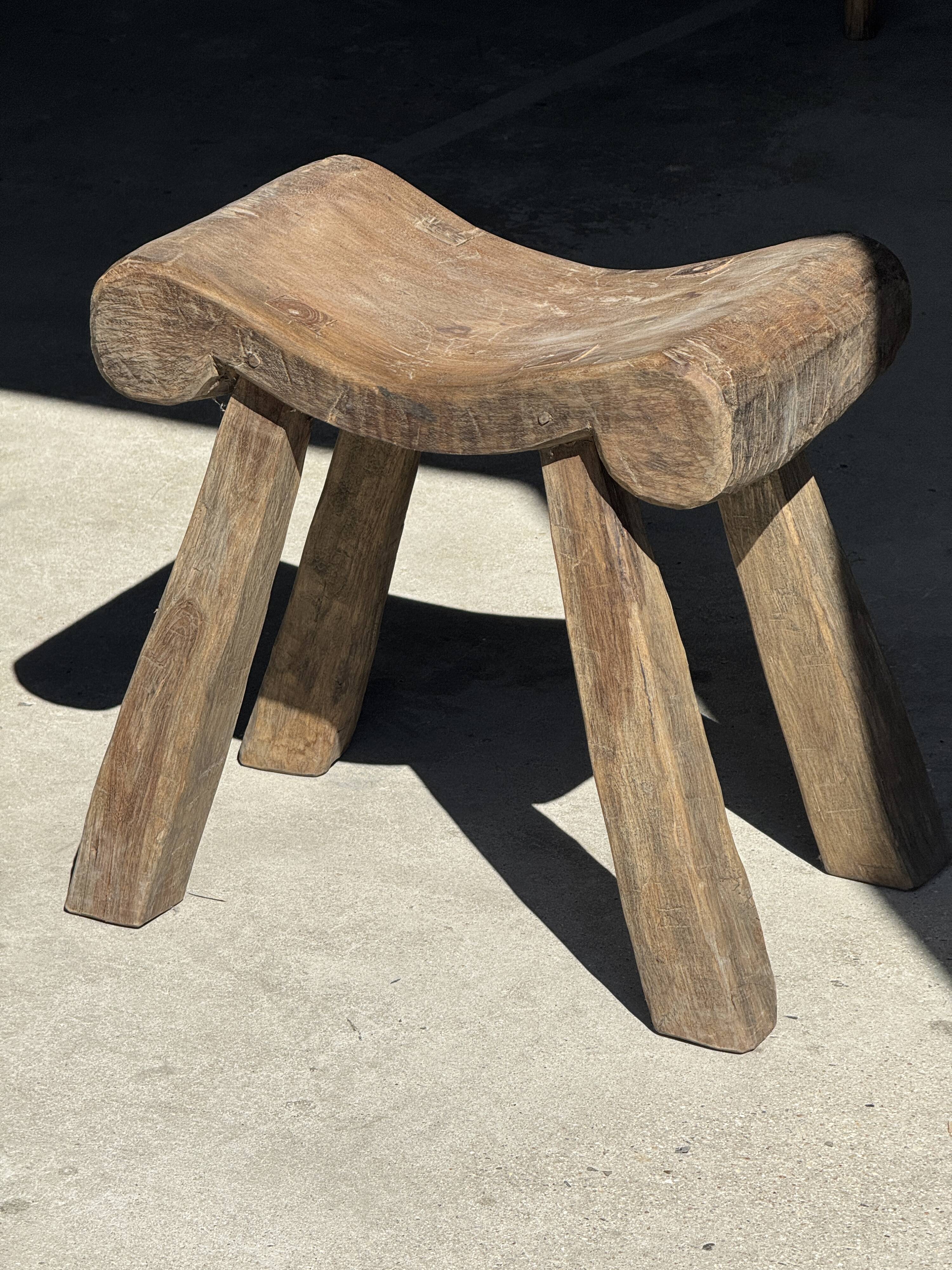 Four-legged stool in antique teak from Indonesia H 50 L 52