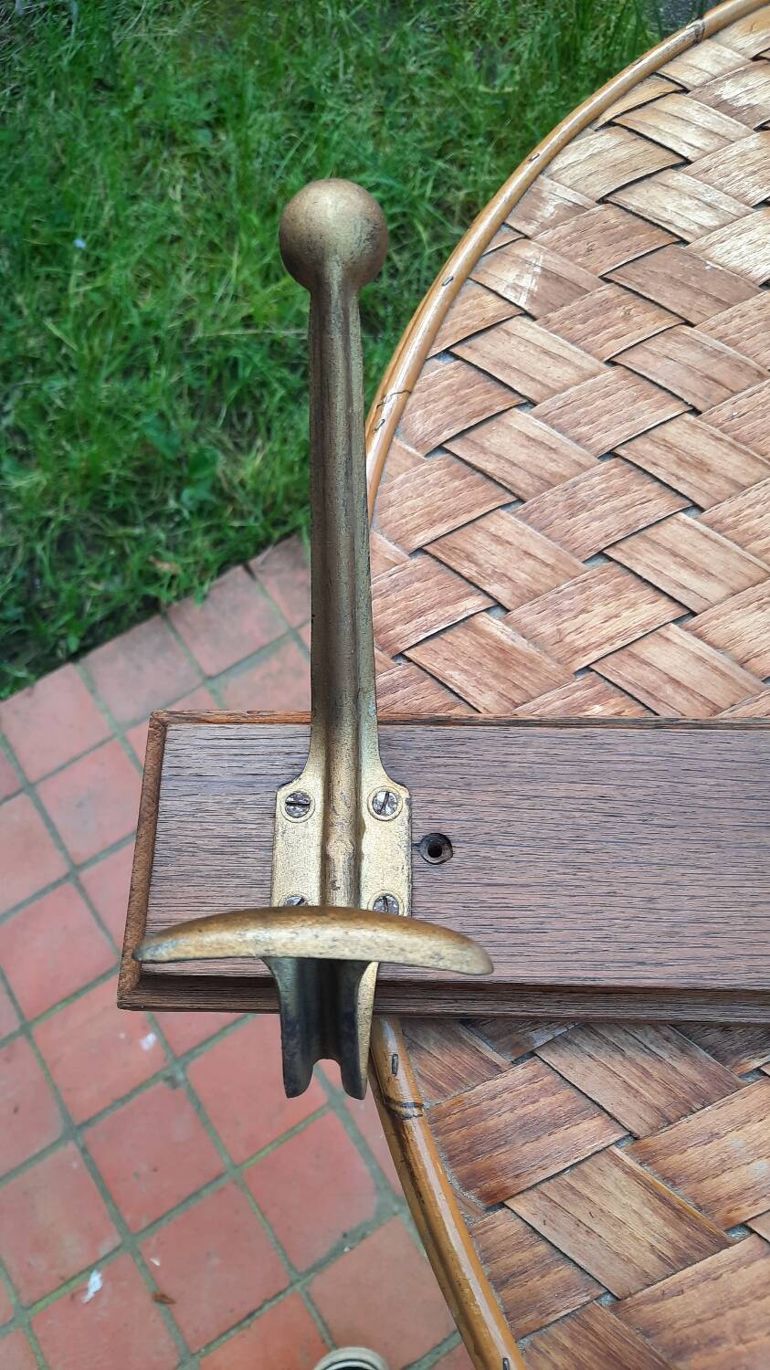 Wall coat rack with 5 hooks