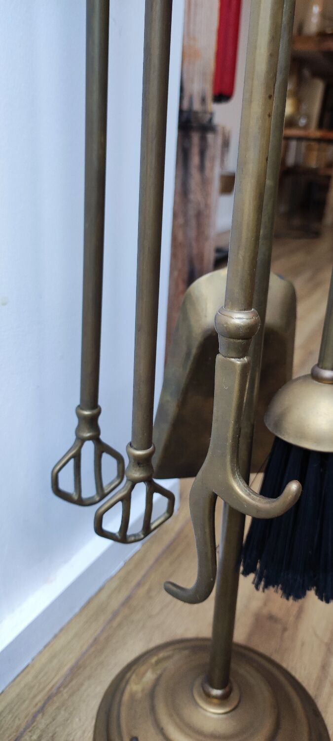 Solid brass fireplace servant 4 accessories.