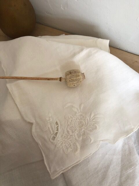 Set of 10 white and embroidered vintage napkins