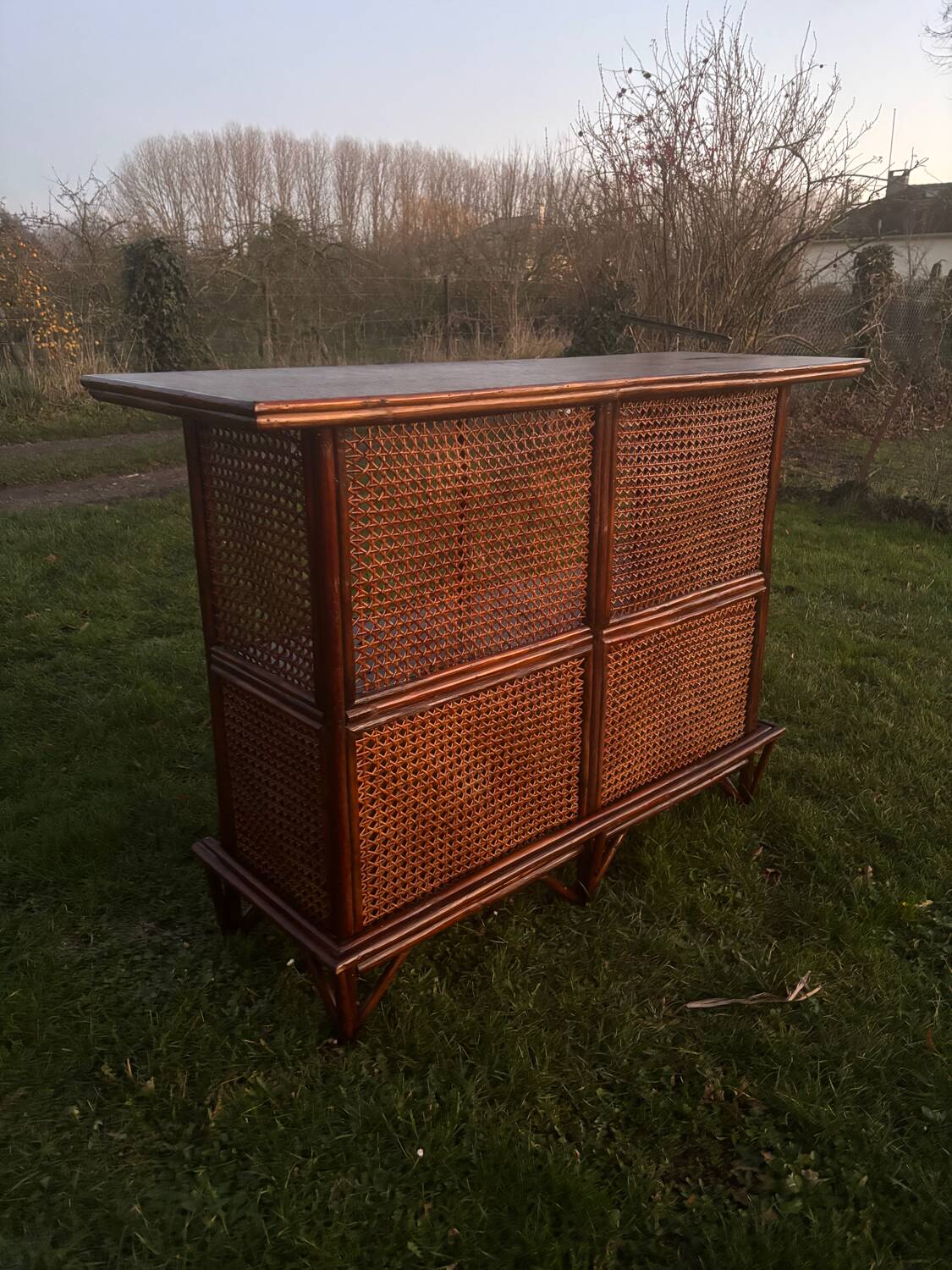 Rattan bar