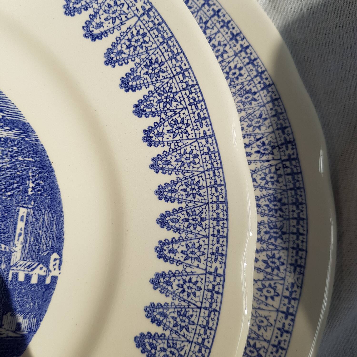 Ensemble de 2 assiettes à dîner en pierre de fer sous glaçure fabriquées en Italie