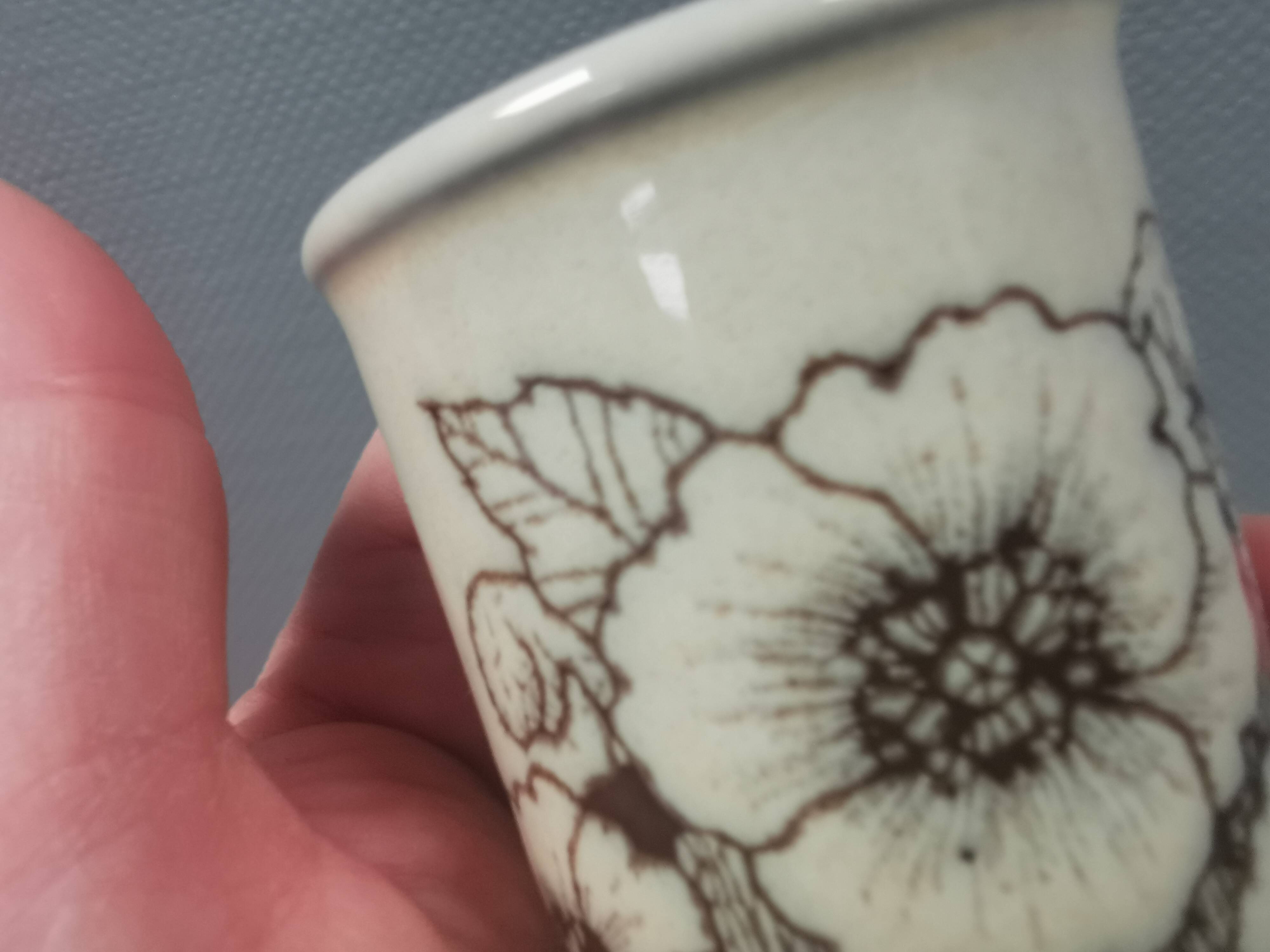 Beautiful salt and pepper set in porcelain from English Hornsea