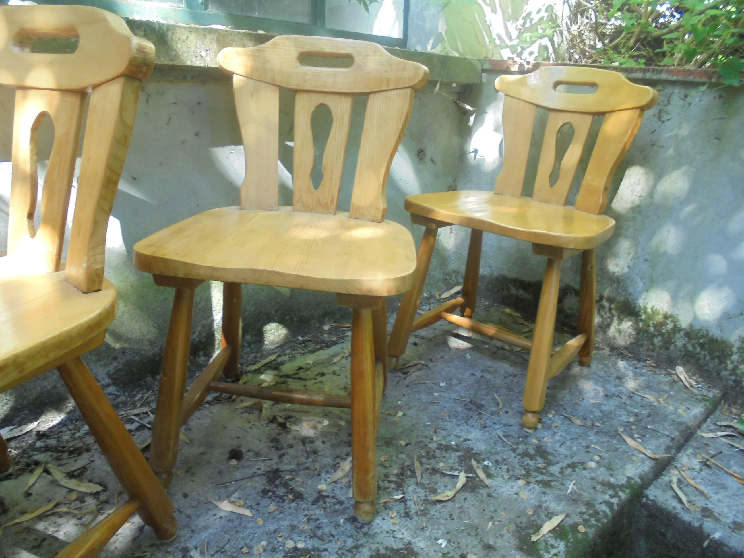 4 chaises en pin vers 1980
