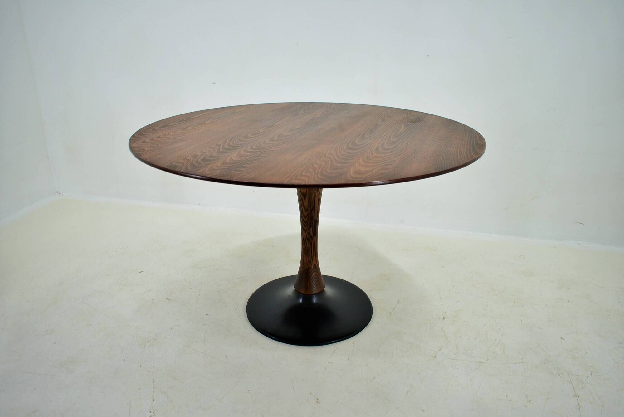 1969s Beech Round Dining Table, Czechoslovakia