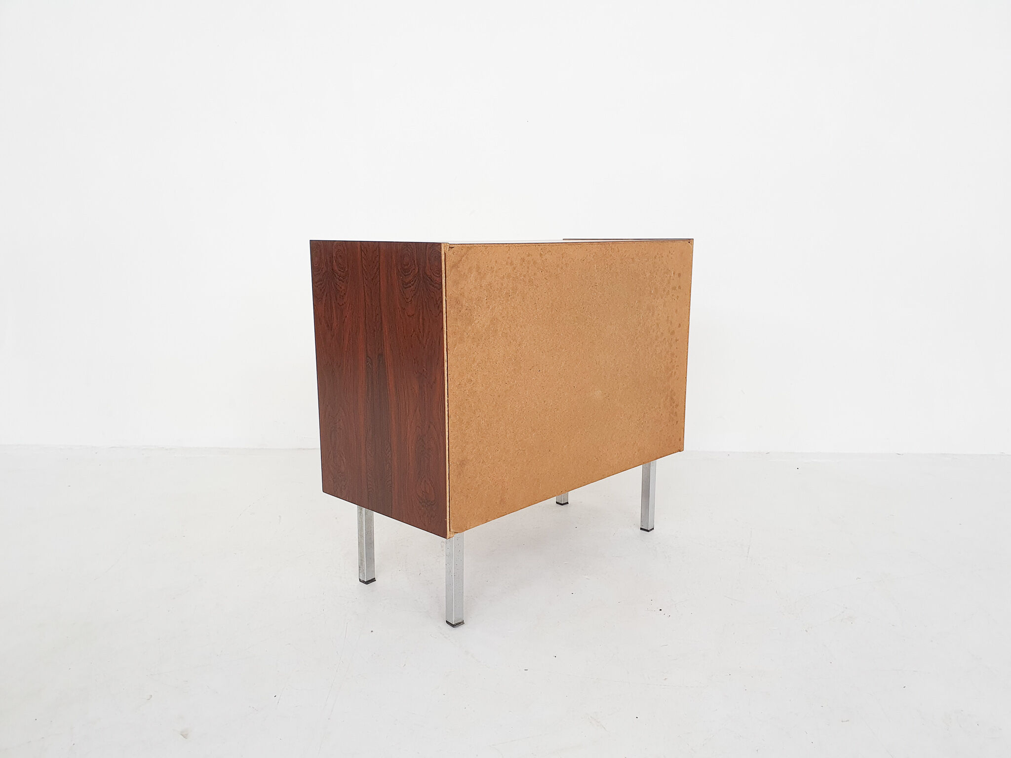 Petit meuble de style milieu du siècle, Pays-Bas, années 1970