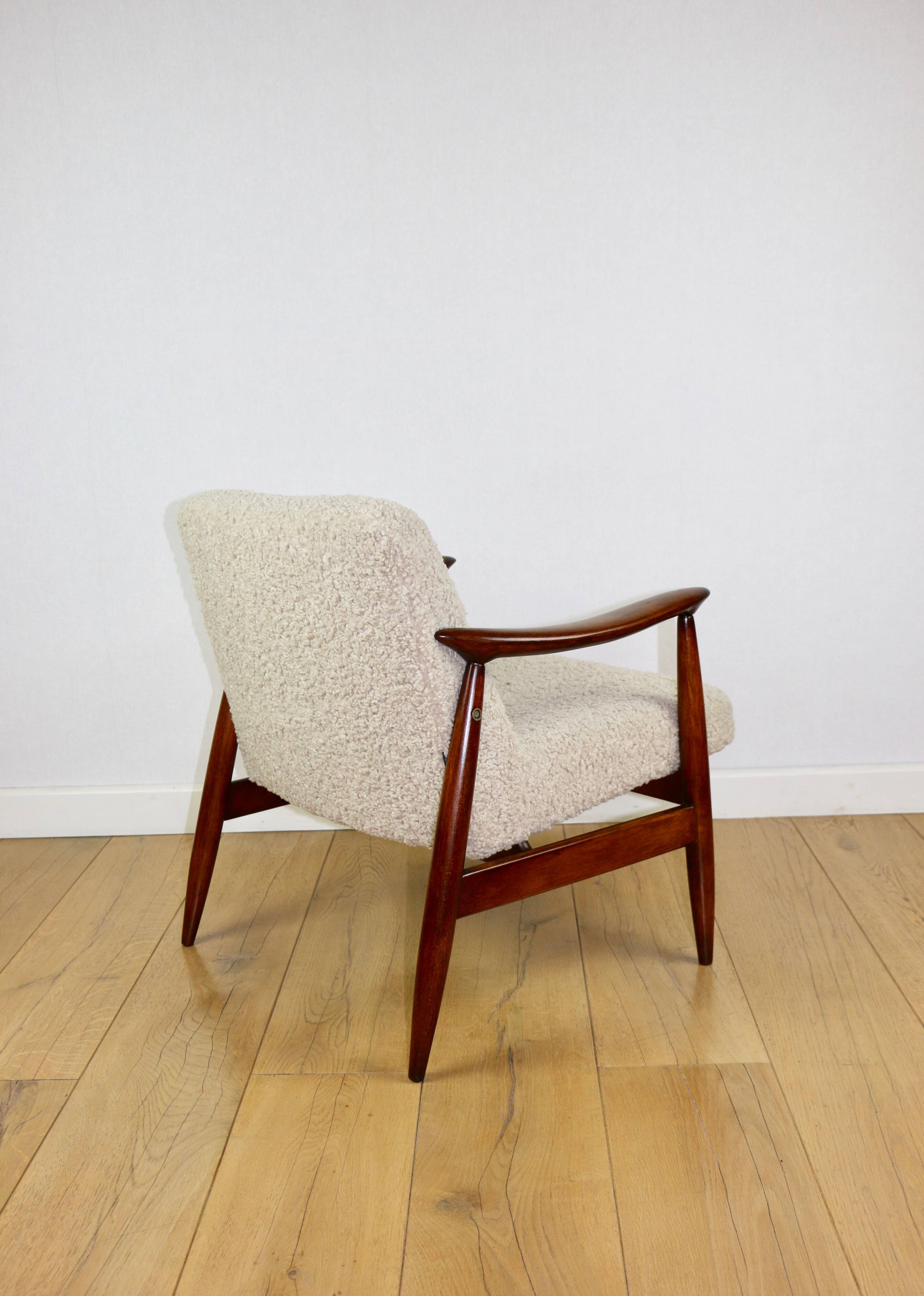 Vintage armchair GFM 300-202 design J.Kedziorek Loft 70s vintage beige boucle lamb - 2 pieces available