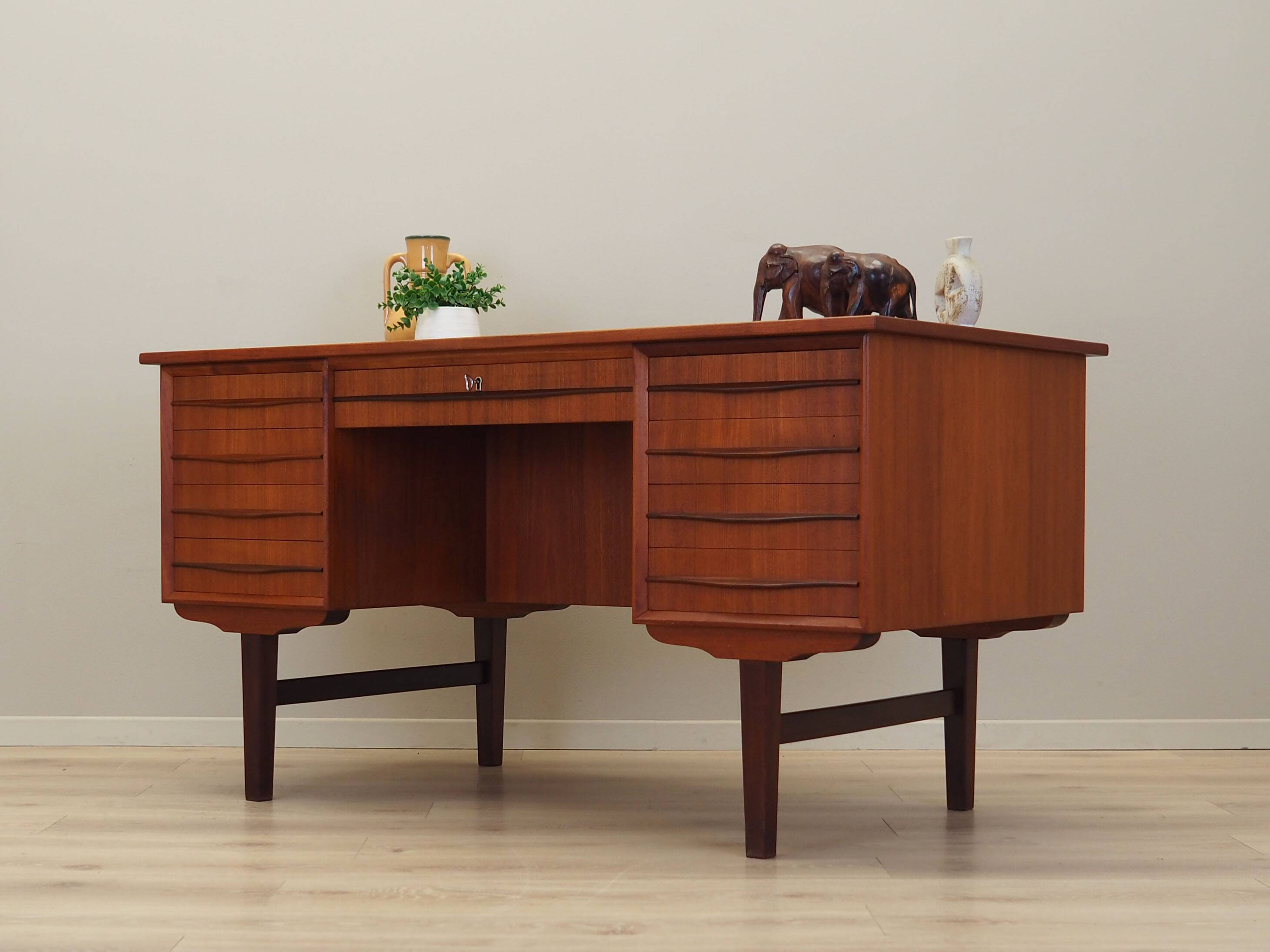 Teak desk, Danish design, 1970s, production: Denmark
