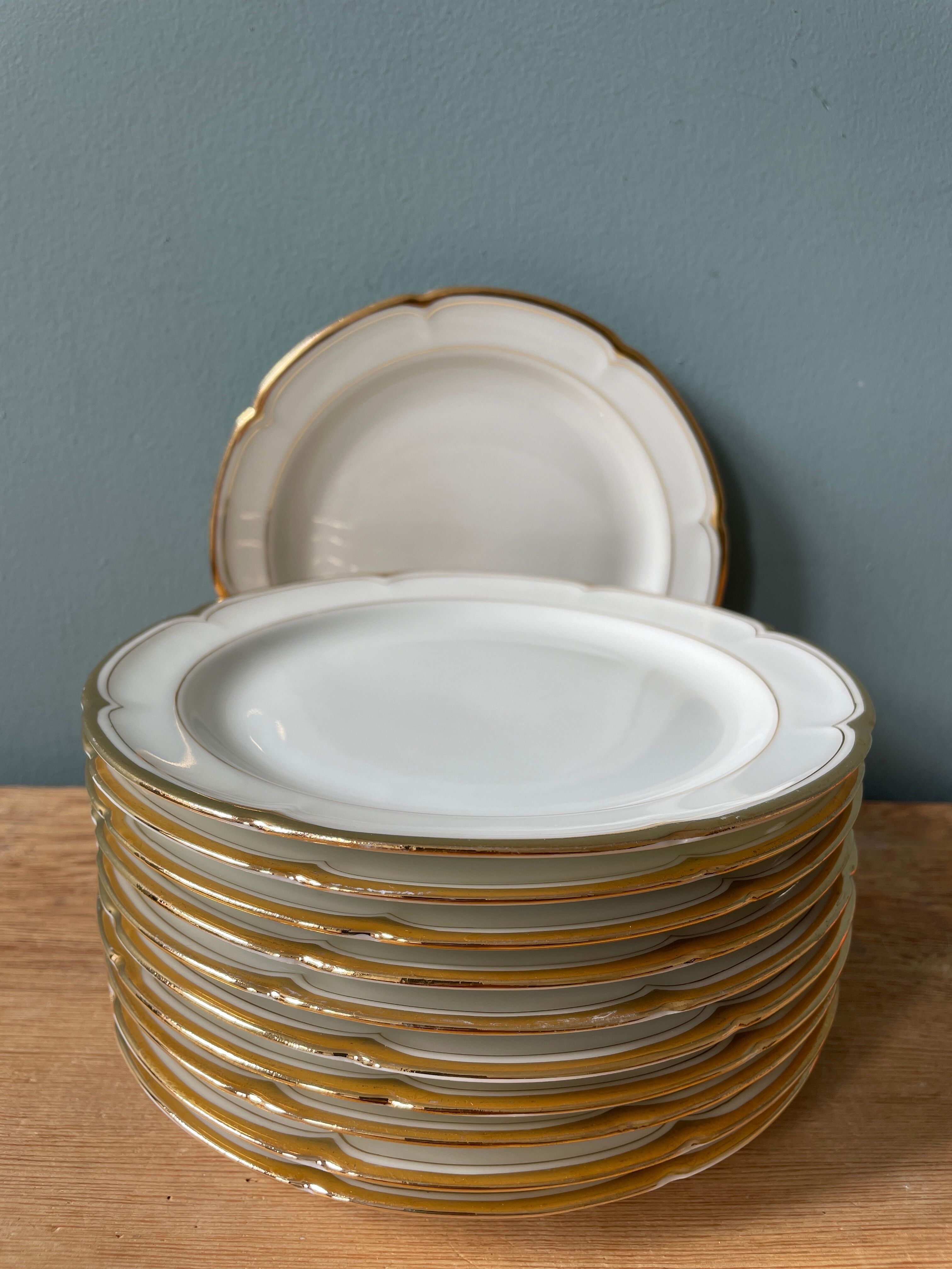 Series of 11 antique dessert plates in Vierzon porcelain