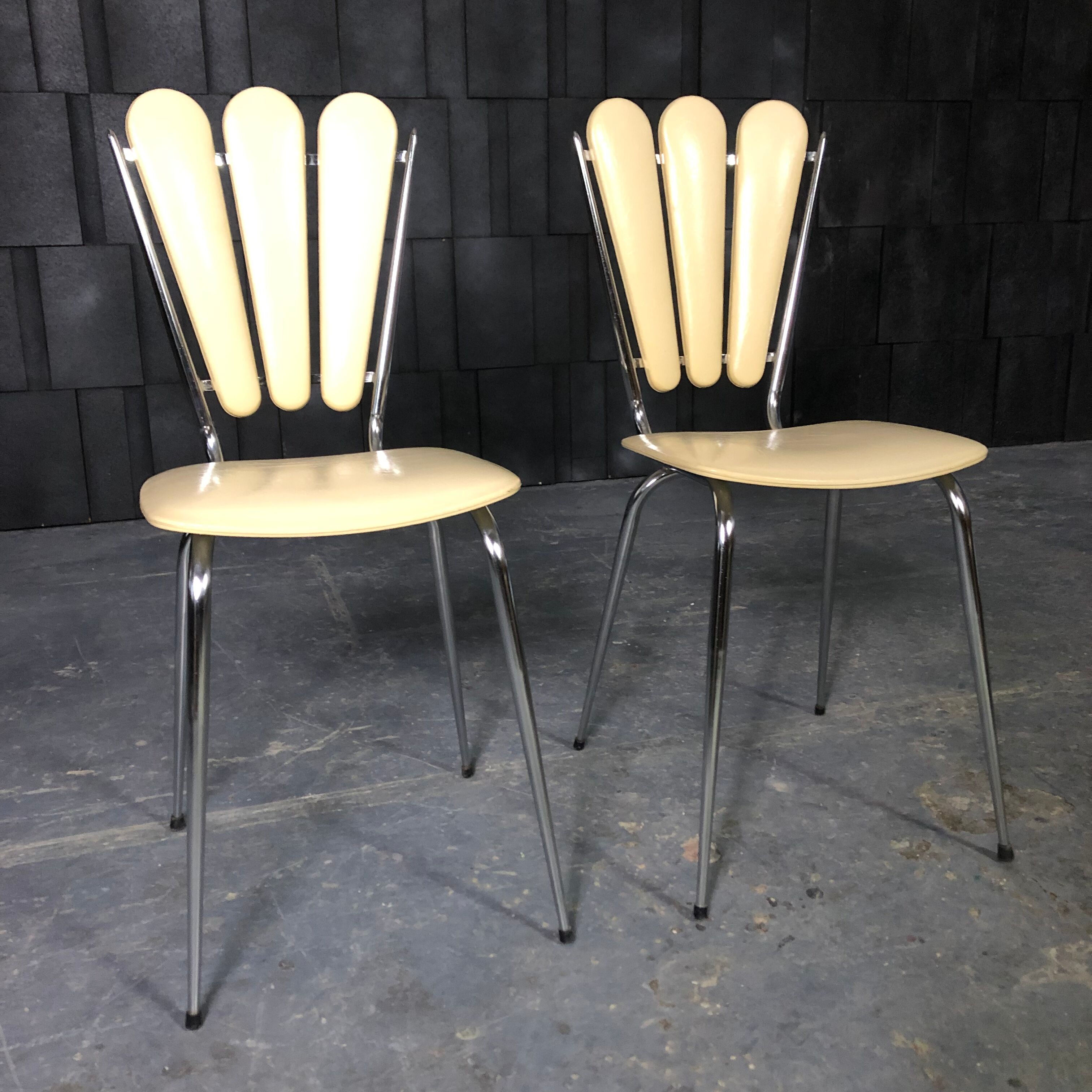Pair of chairs "Petals" 70s