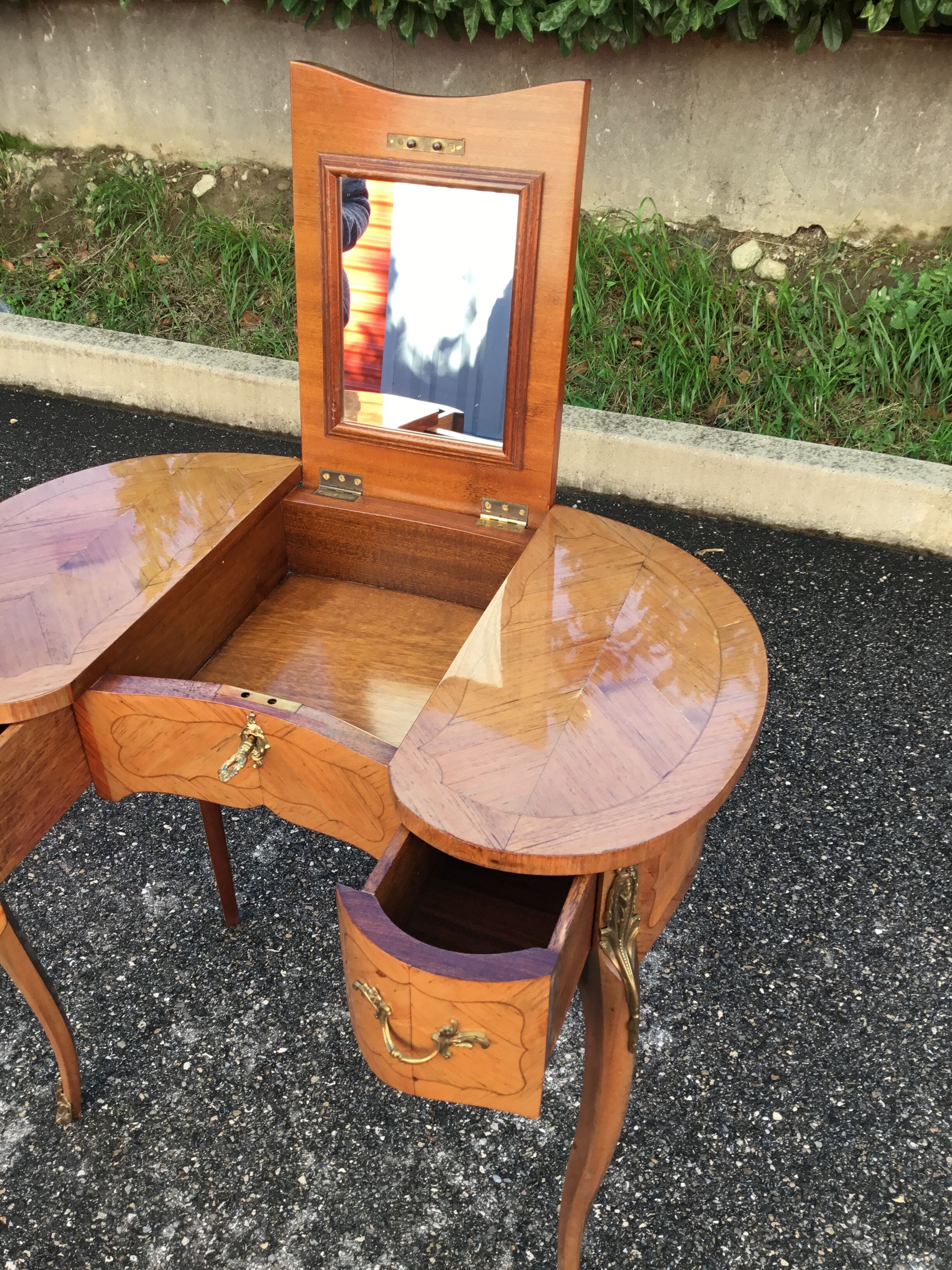 Dressing table marking rosewood