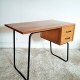 Minimalist vintage desk of the 1950s