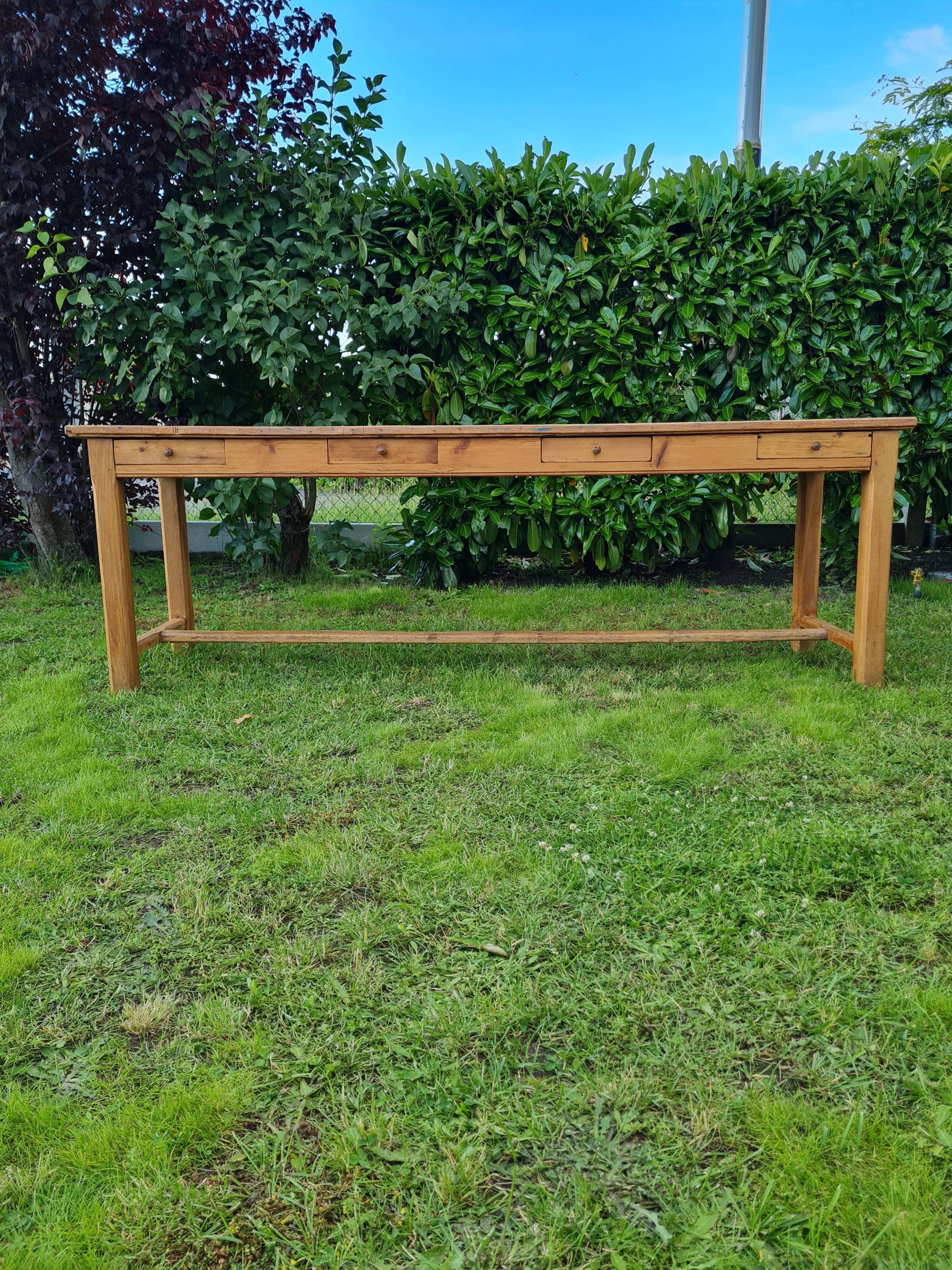 Farm table