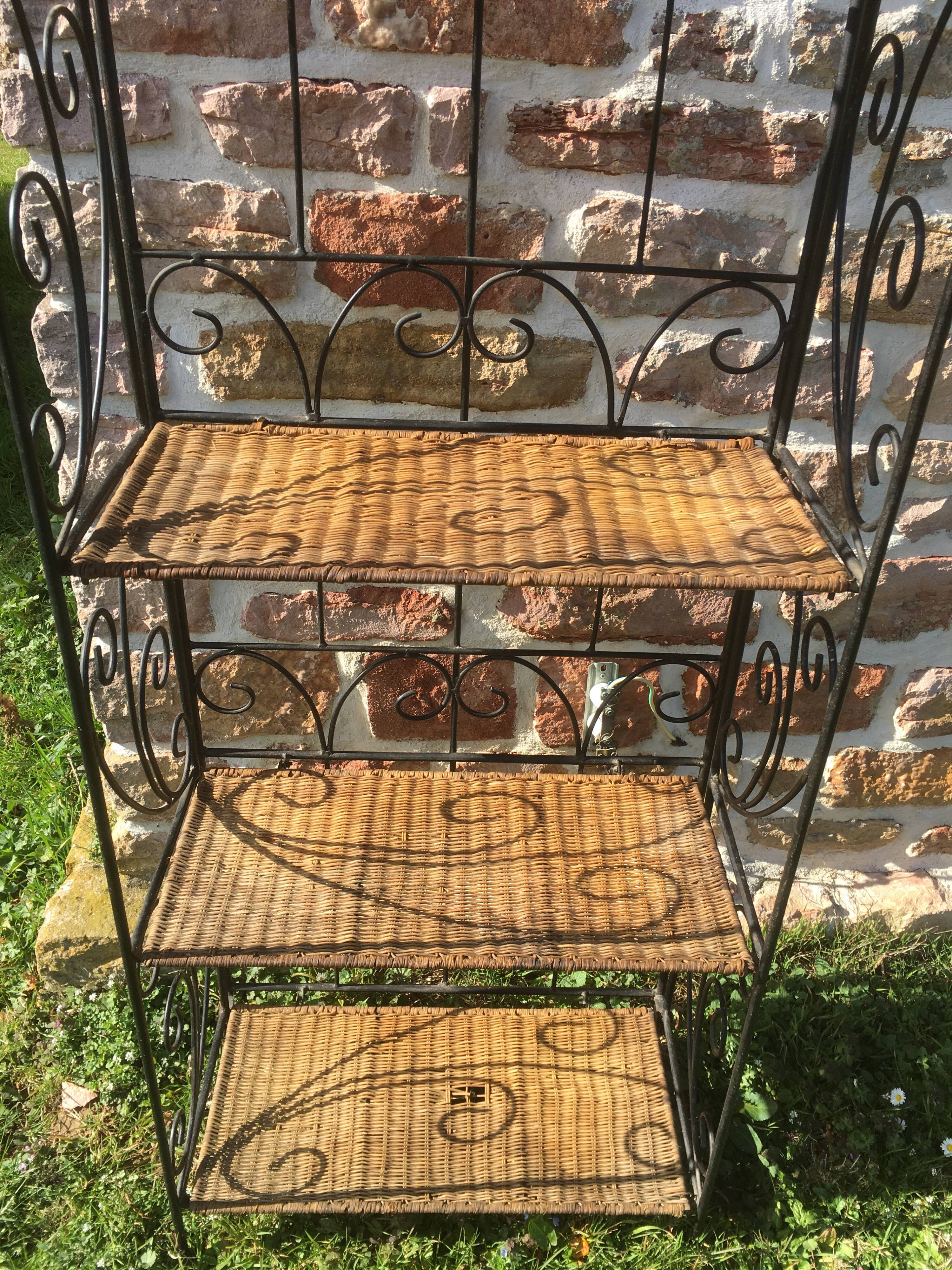 Folding bakery shelf, metal and wicker